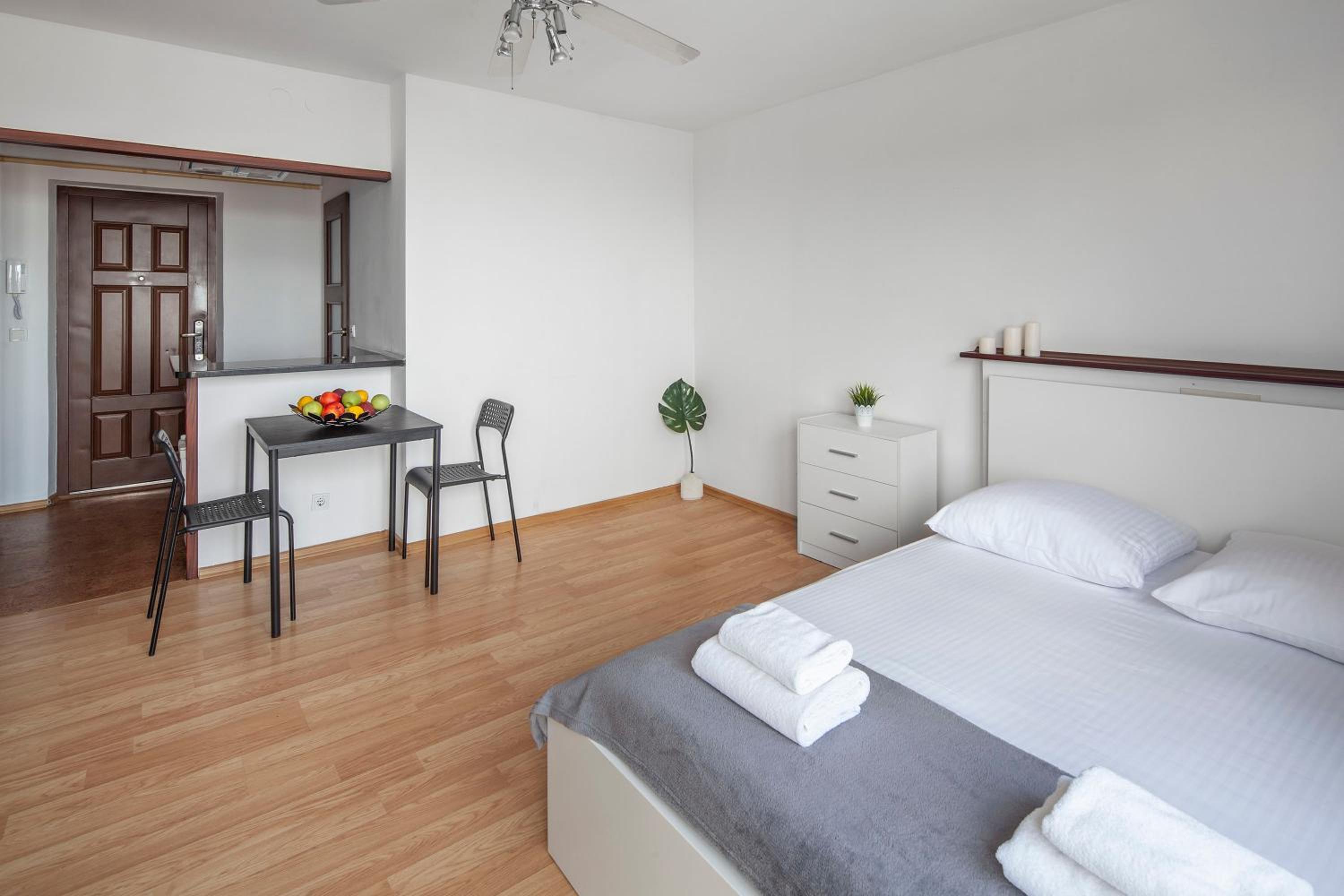 Apartment with Sea View - Photo 9