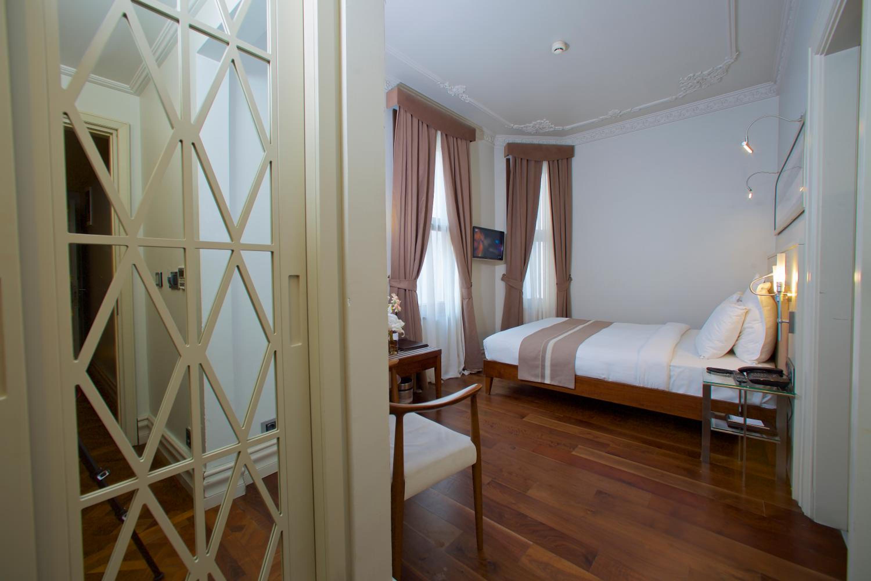 Standard Double Room photo 3