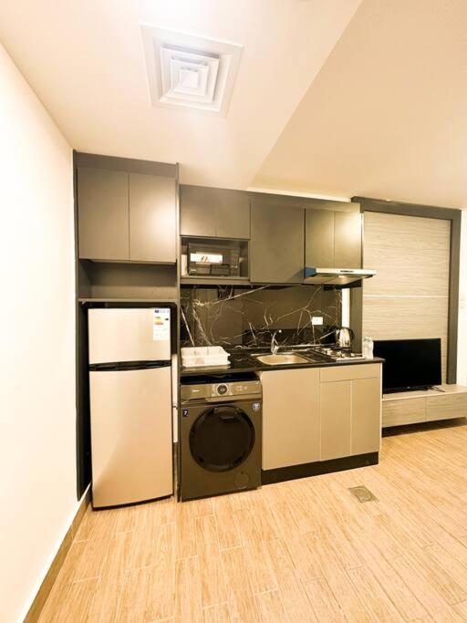 One-Bedroom Apartment photo 3