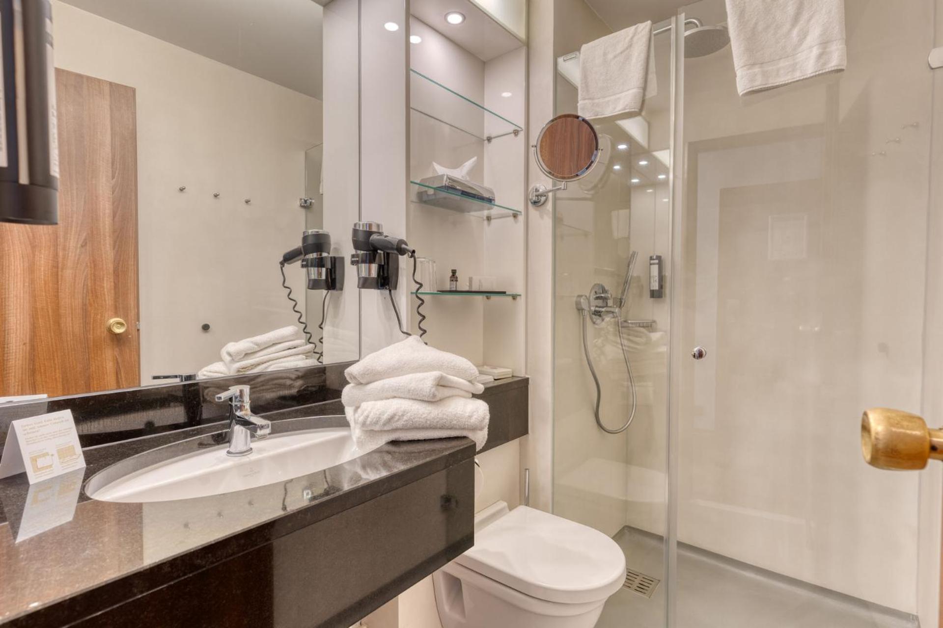 Double Room - Photo 11