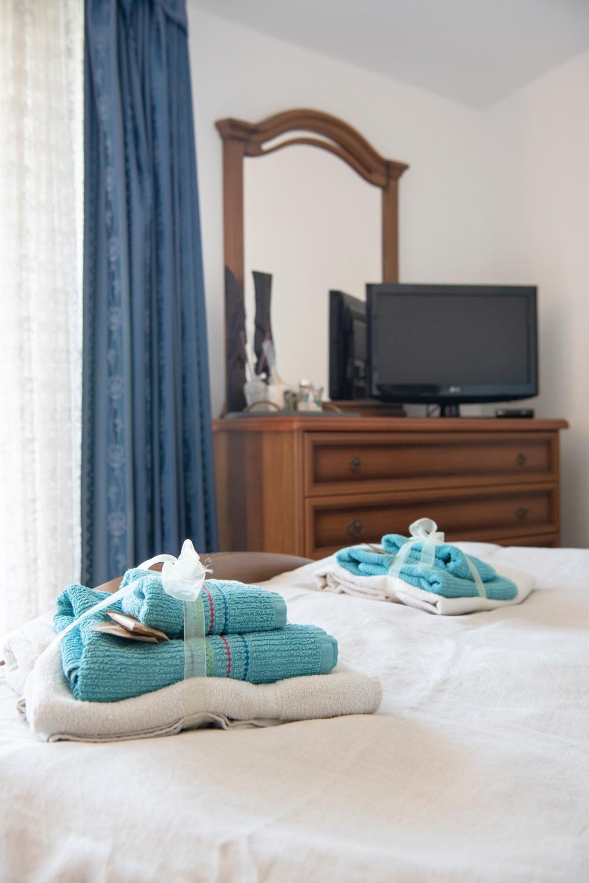 Deluxe Double Room with Shower - Photo 27