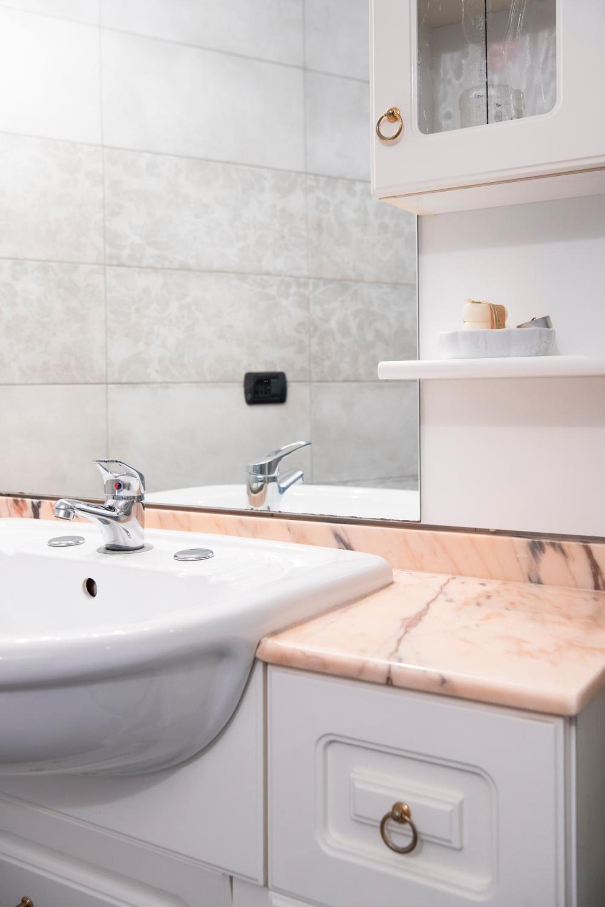 Deluxe Double Room with Shower - Photo 21