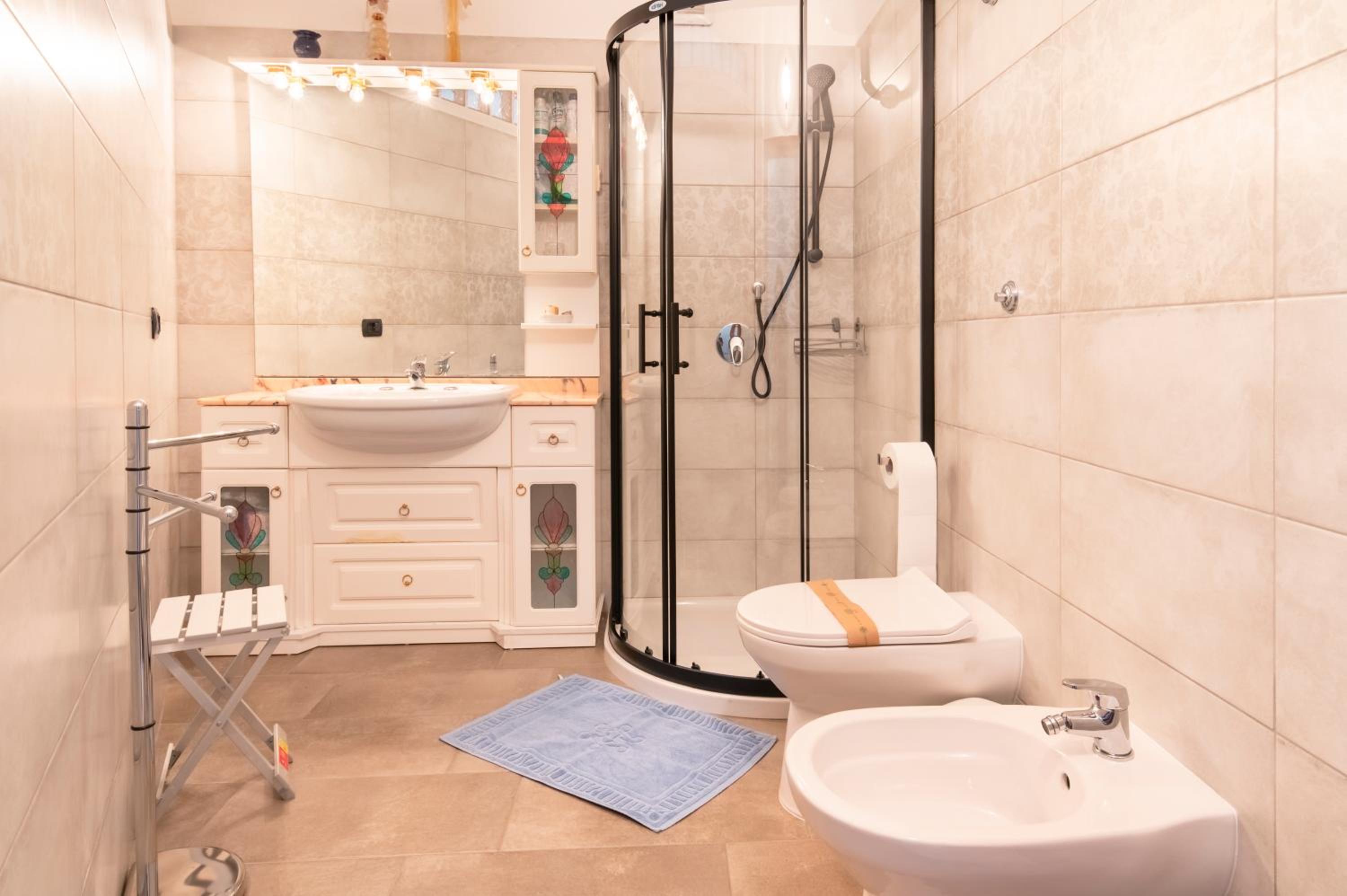 Deluxe Double Room with Shower - Photo 22