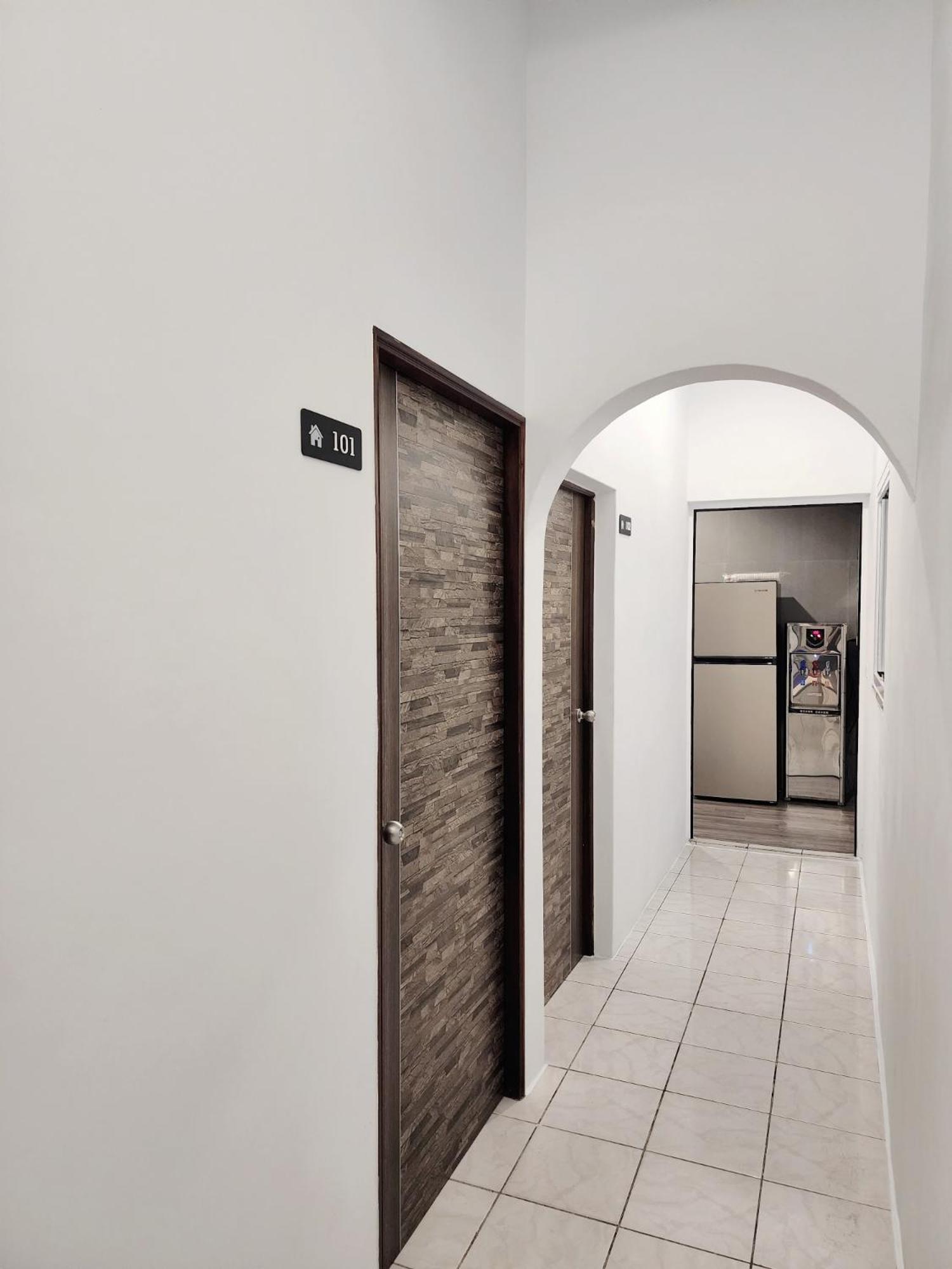 Quadruple Room with Private Bathroom photo 3
