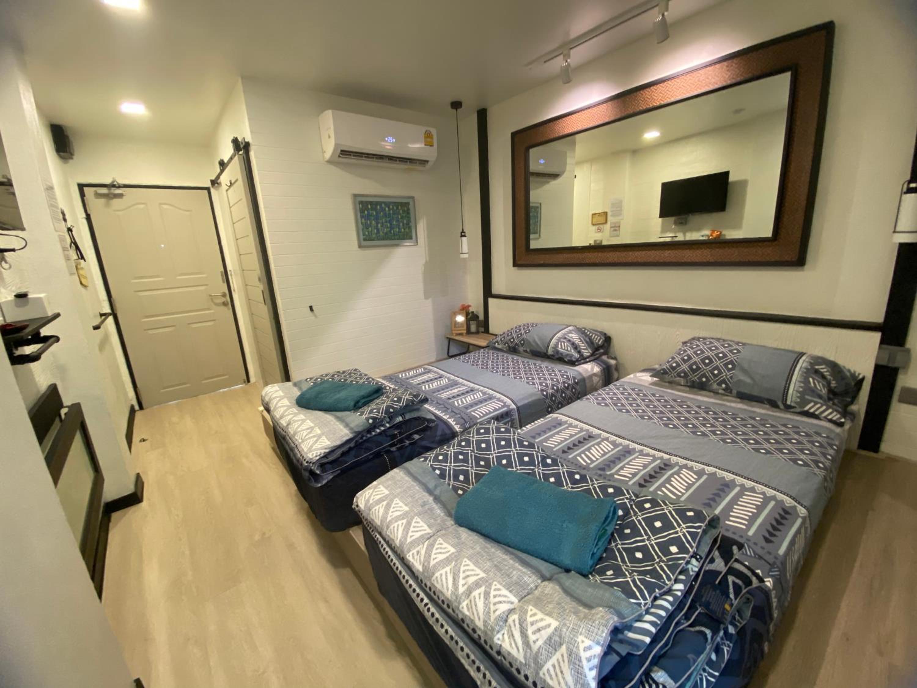 Twin Room - Photo 11