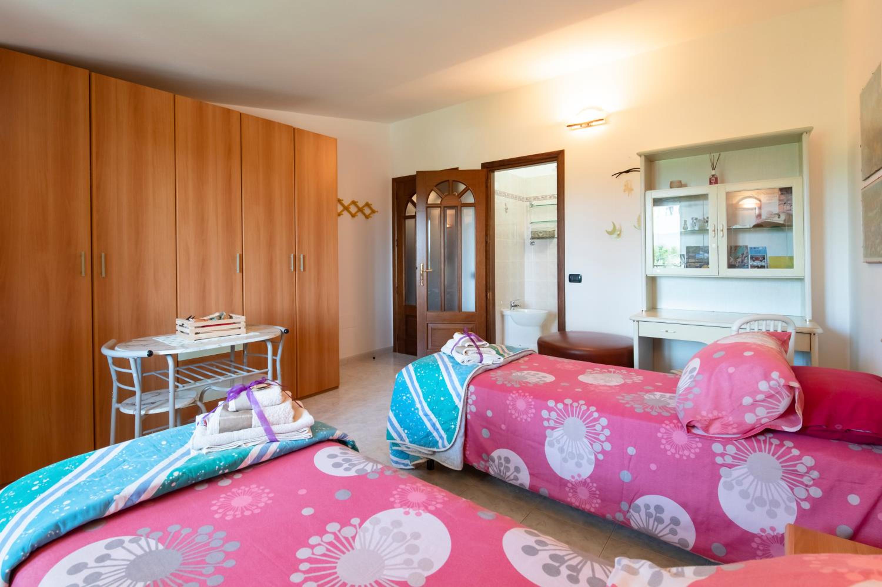 Twin Room with Bathroom - Photo 16