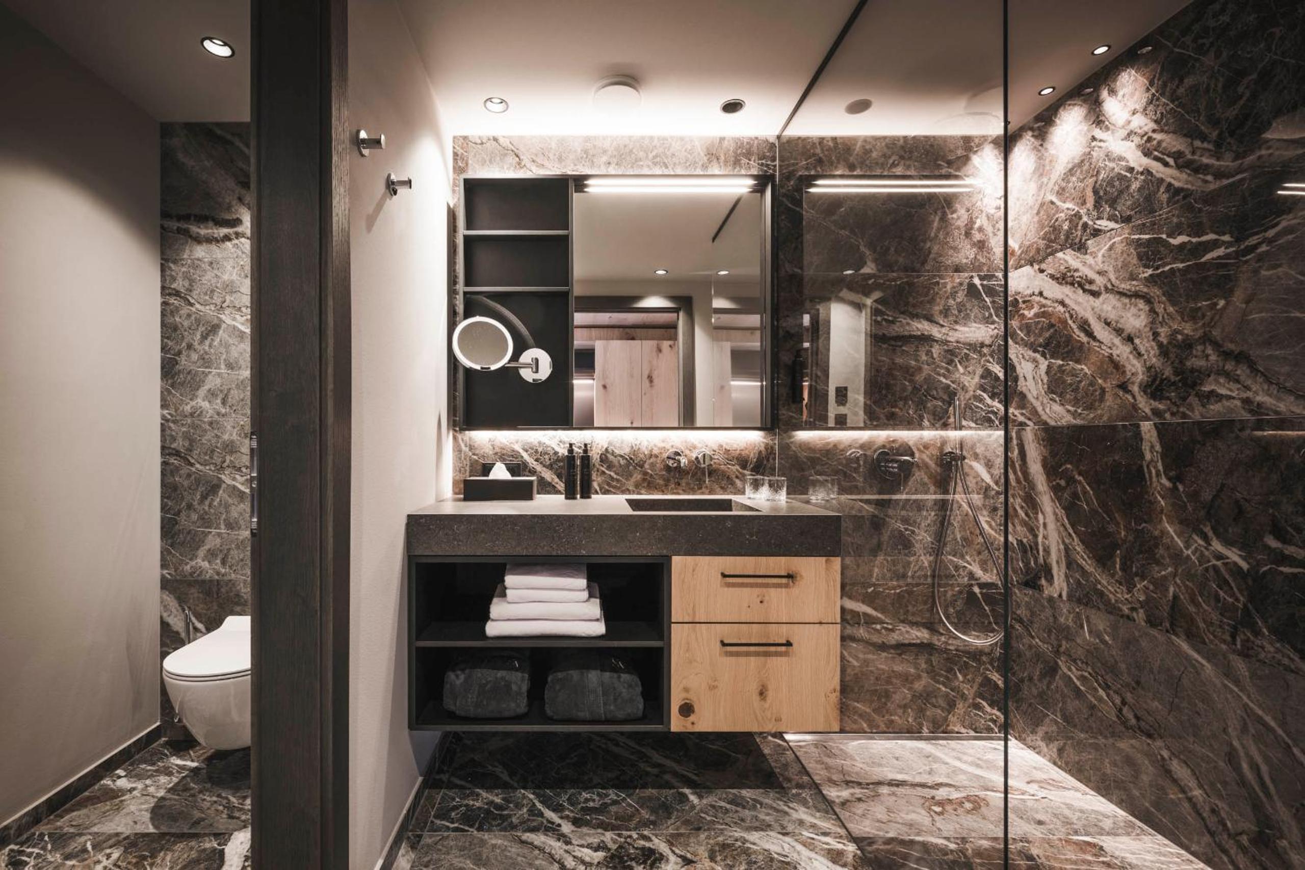 Suite with Private Sauna and Whirlpool (Upper Floor) photo 3
