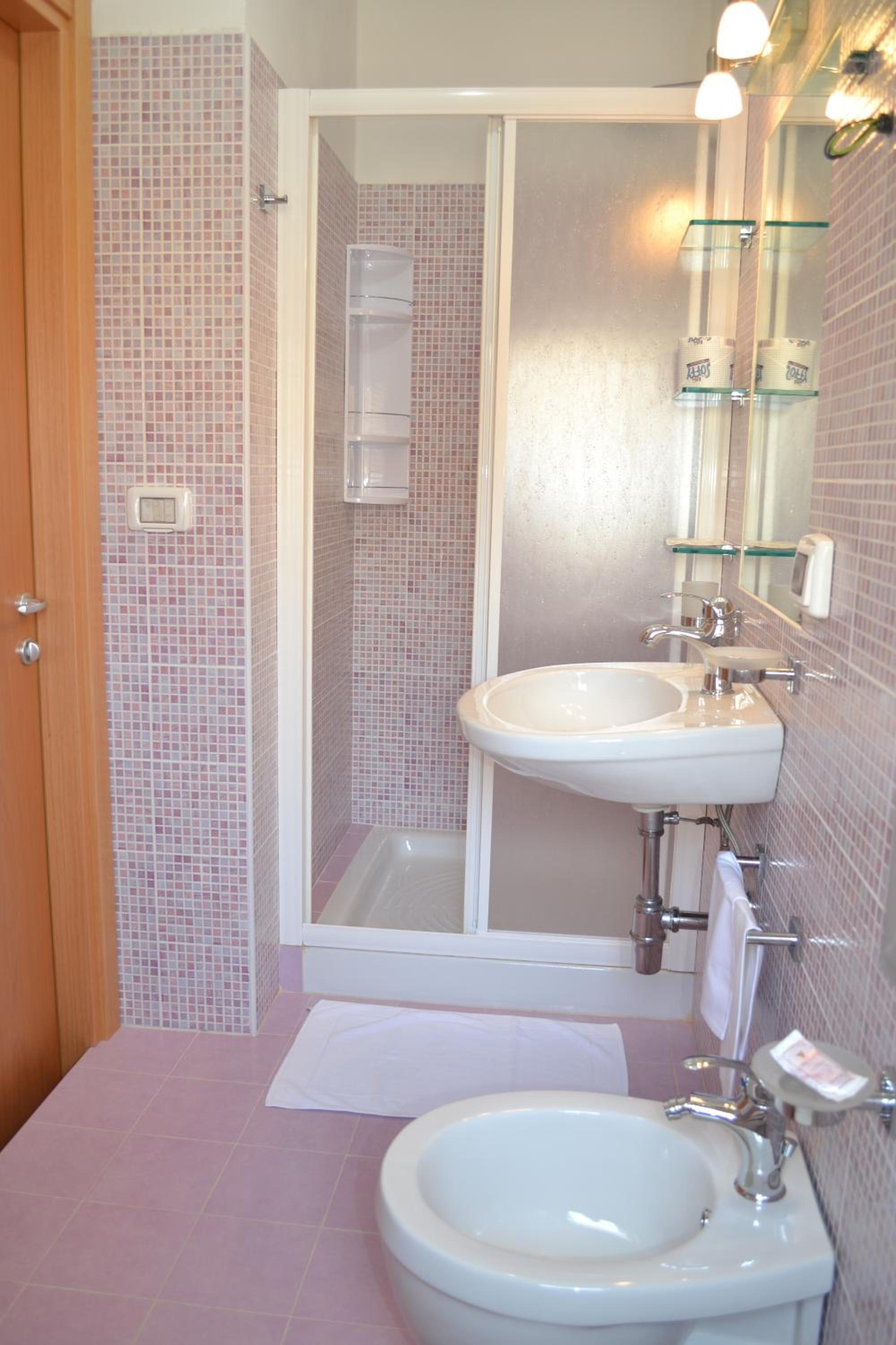 Double or Twin Room with Sea View - Photo 6