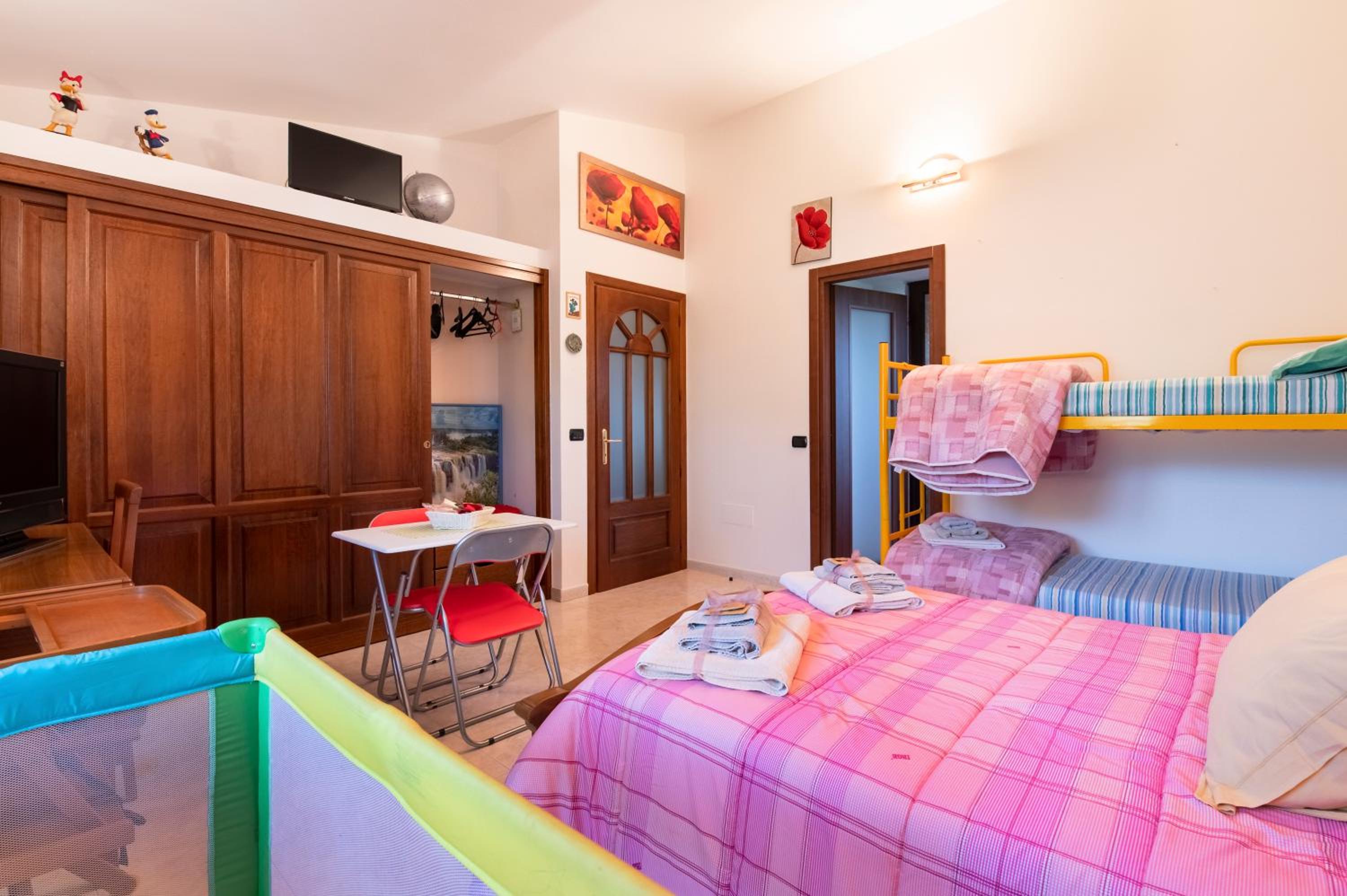 Deluxe Quadruple Room - Photo 8