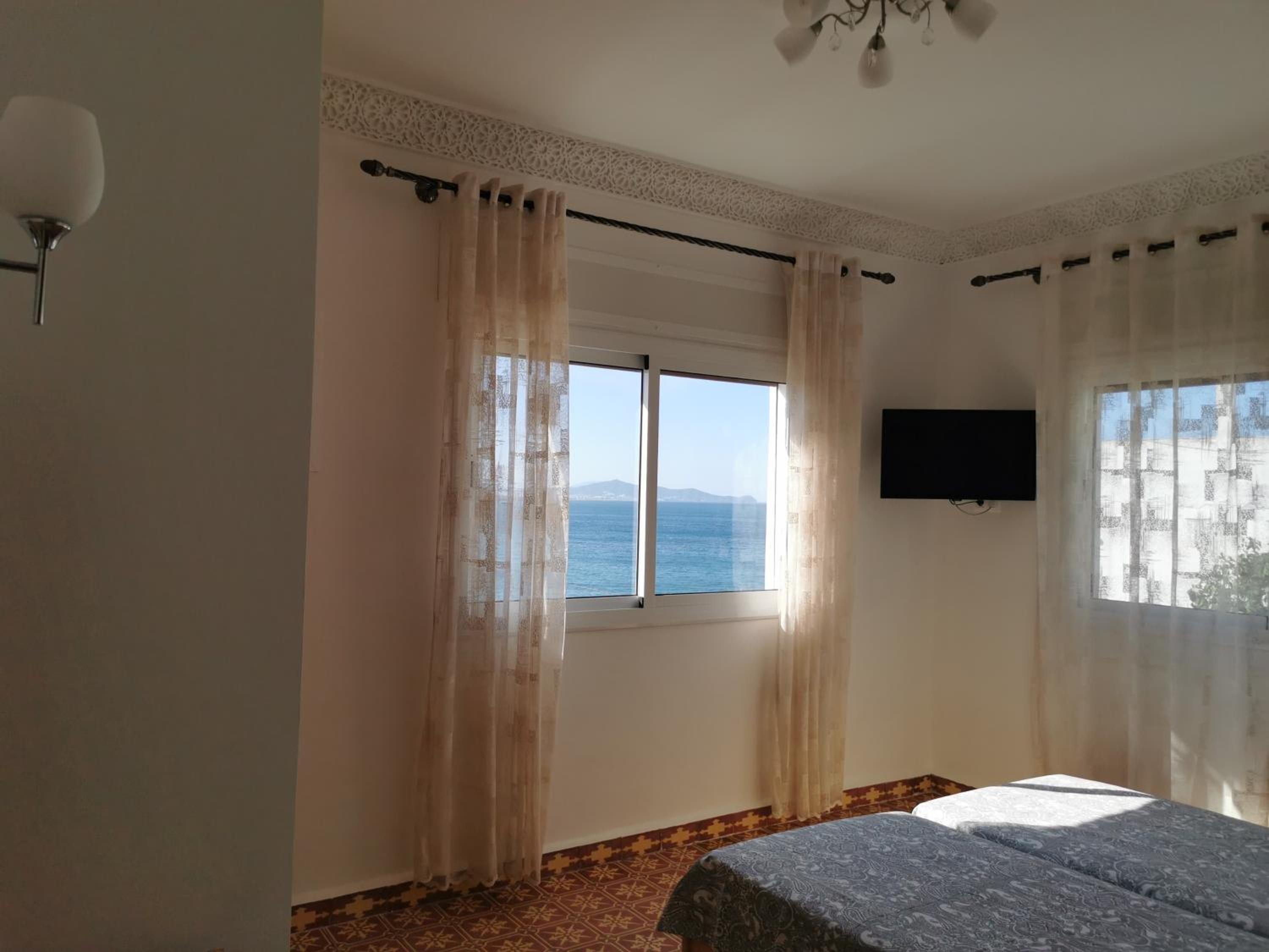 Double Room with Sea View - Photo 5