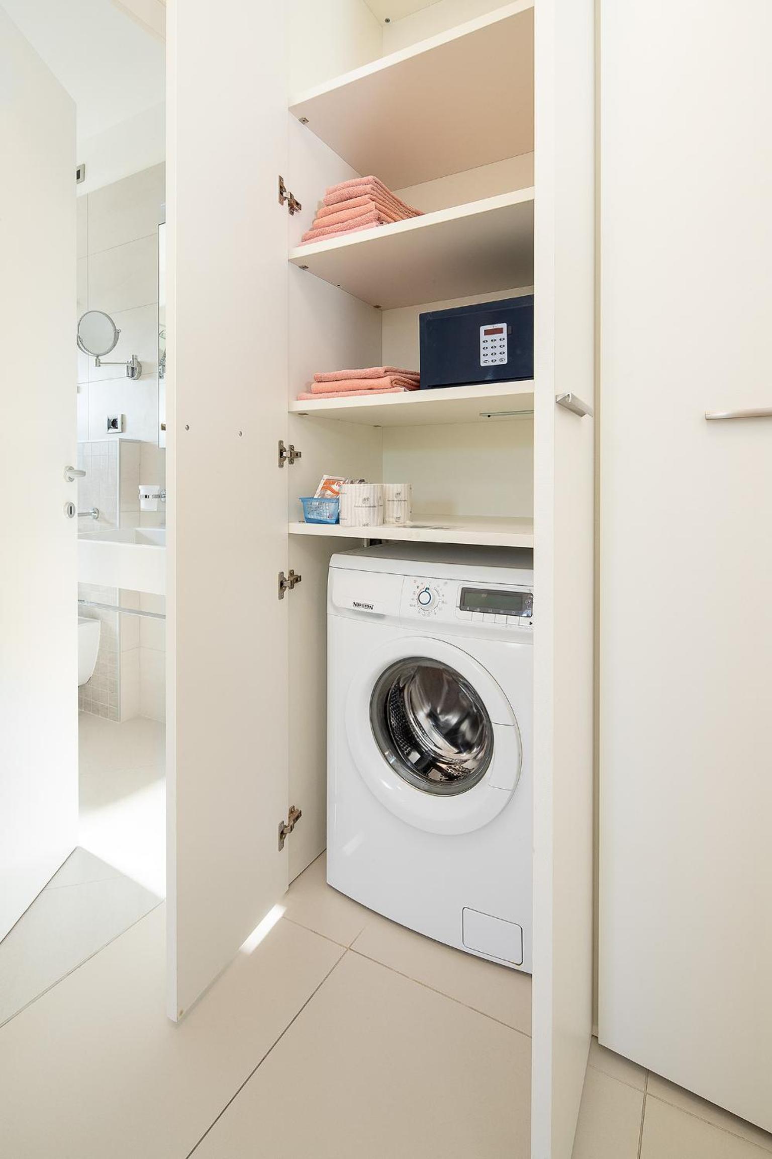 Deluxe Two-Bedroom Apartment (7 Adults)  - Photo 6