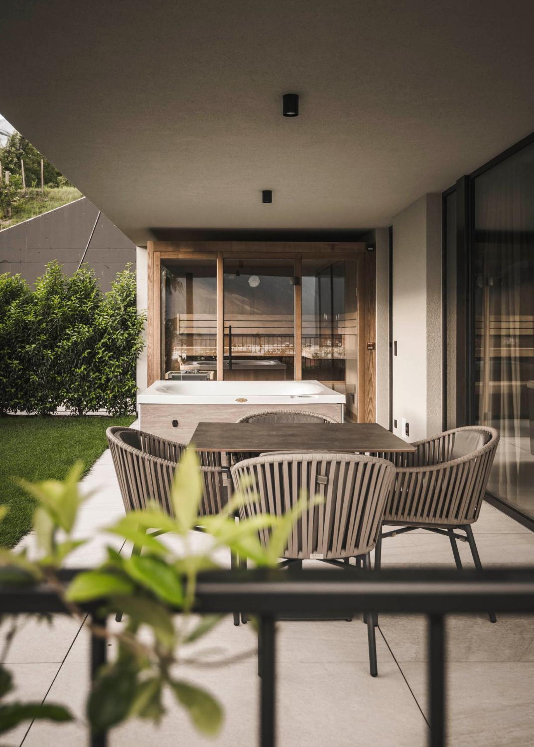 Garden Suite with Private Sauna and Whirlpool photo 3