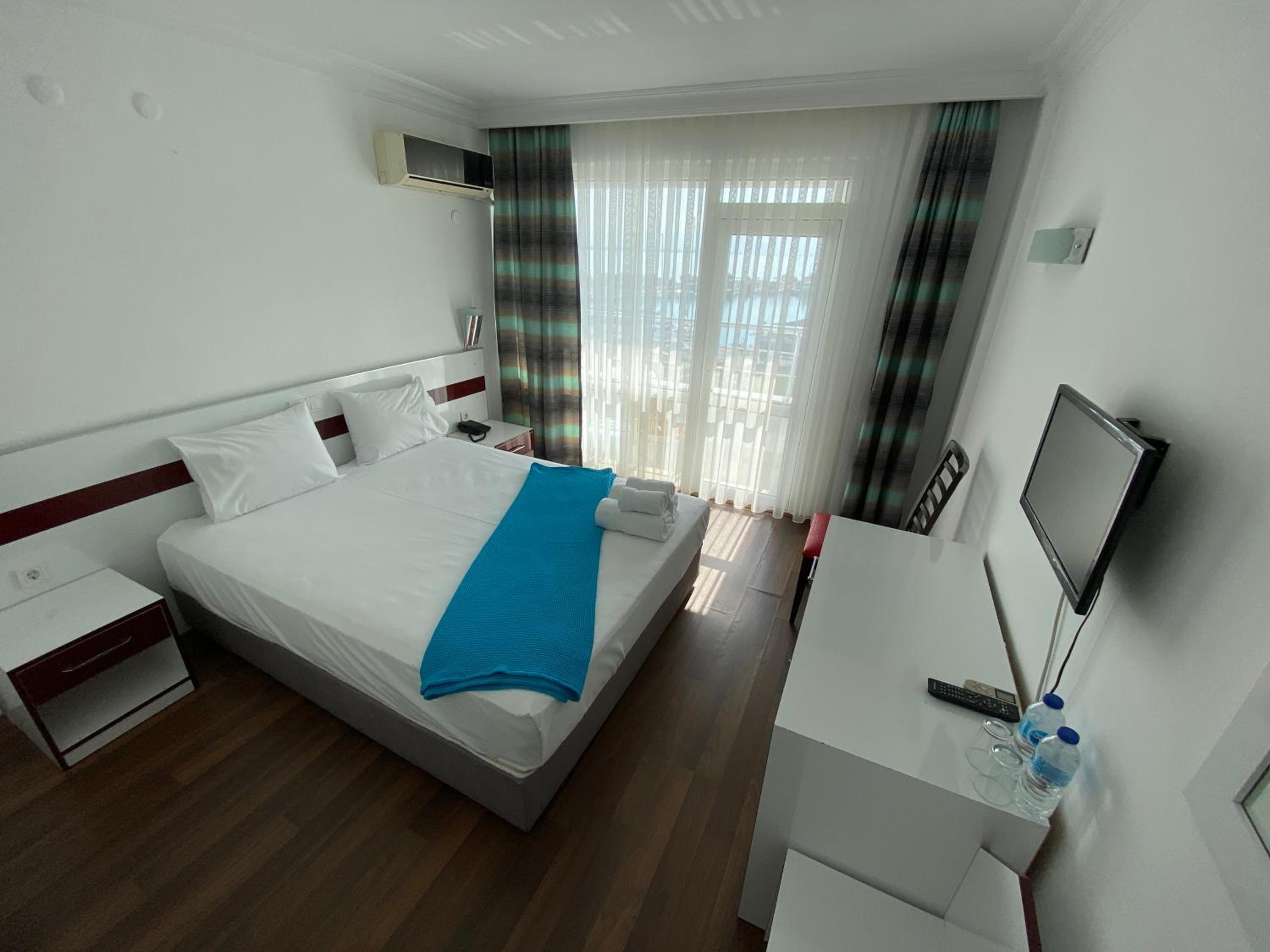 Double Room with Sea View - Photo 7