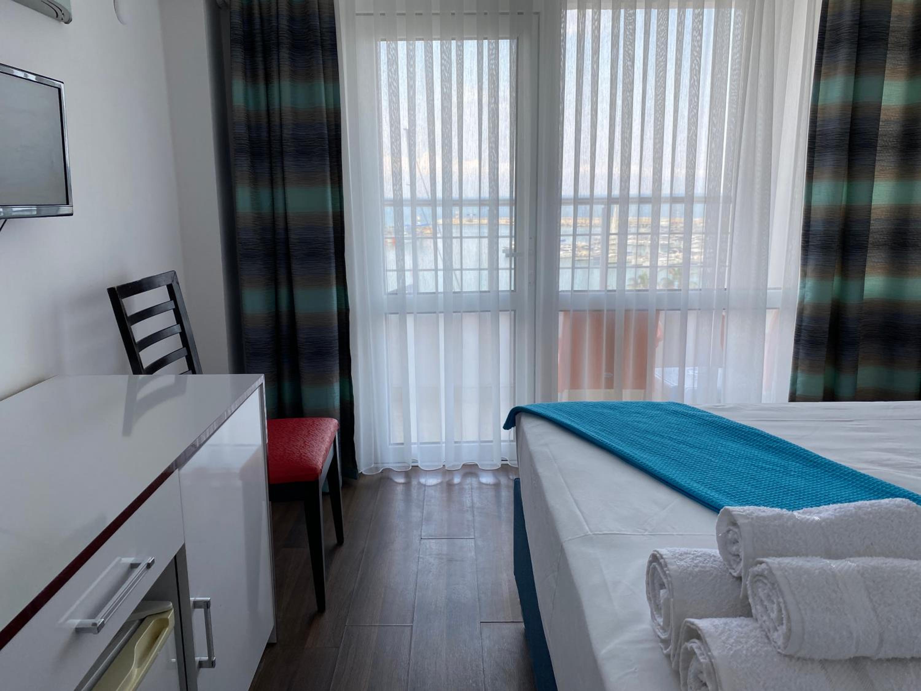 Double Room with Sea View - Photo 6
