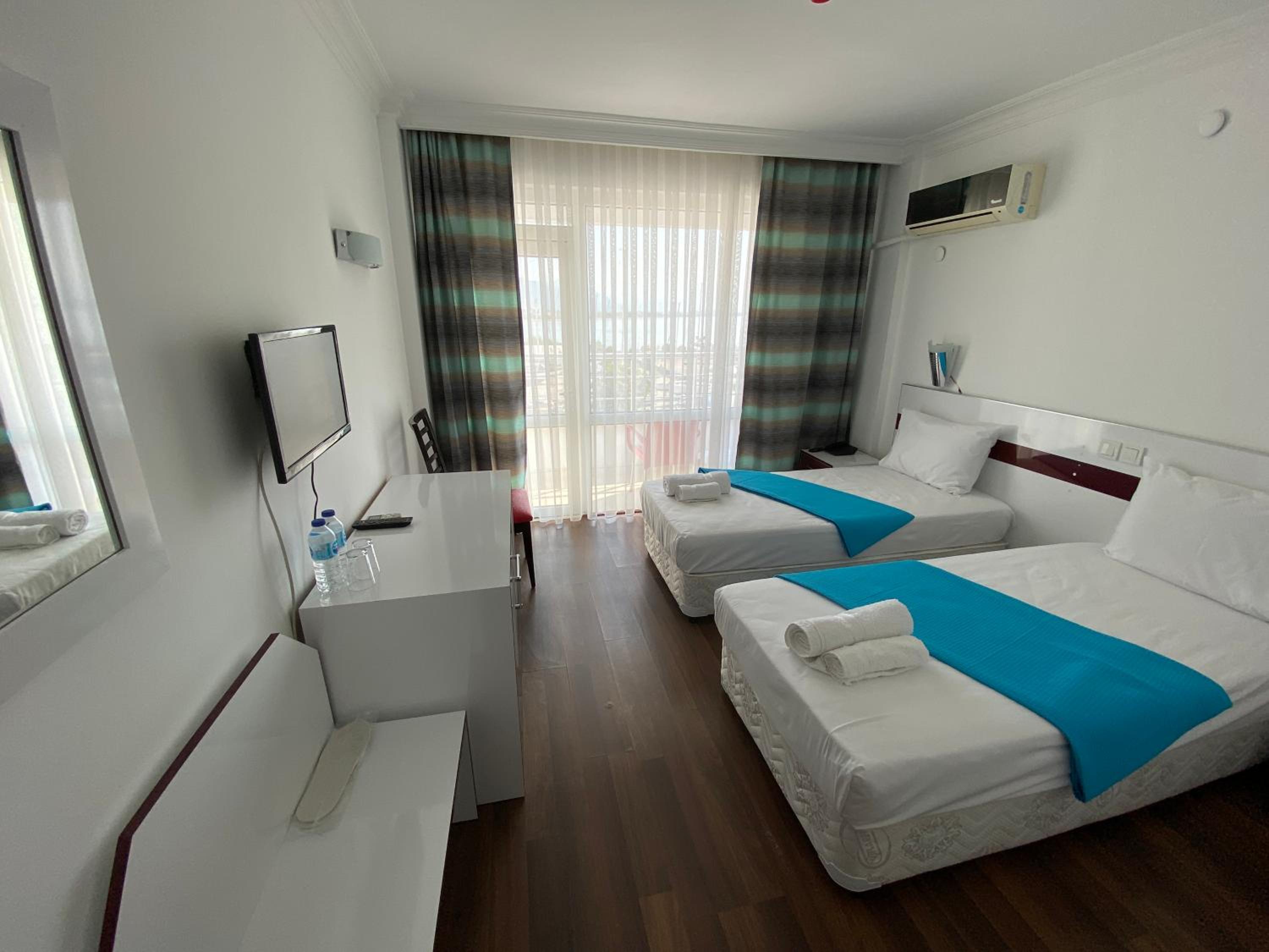 Double Room with Sea View - Photo 1