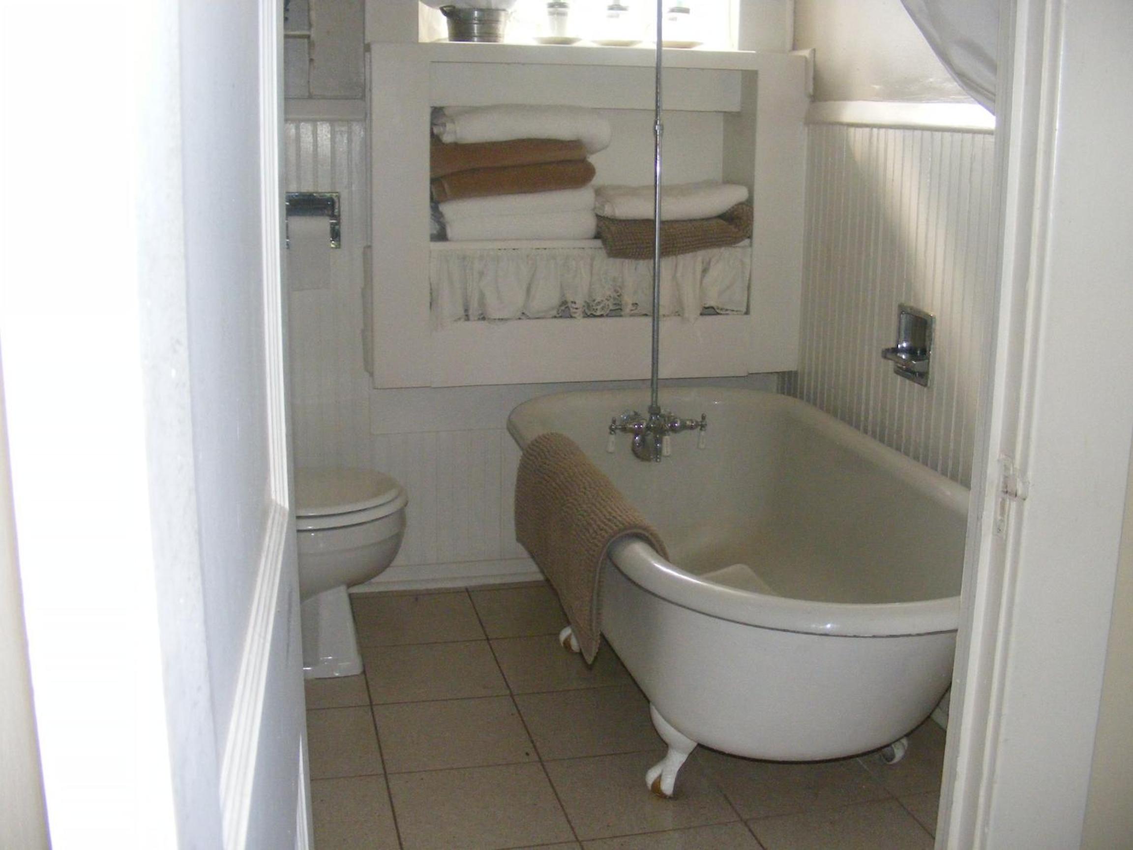 Three-Bedroom Suite - Photo 3