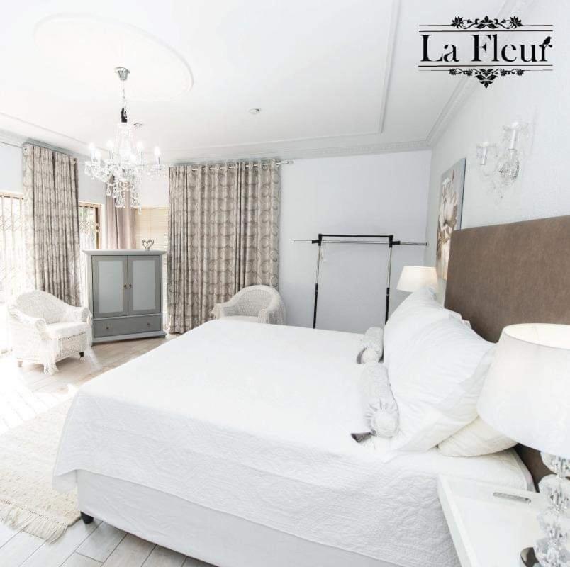 Luxury King Room photo 3