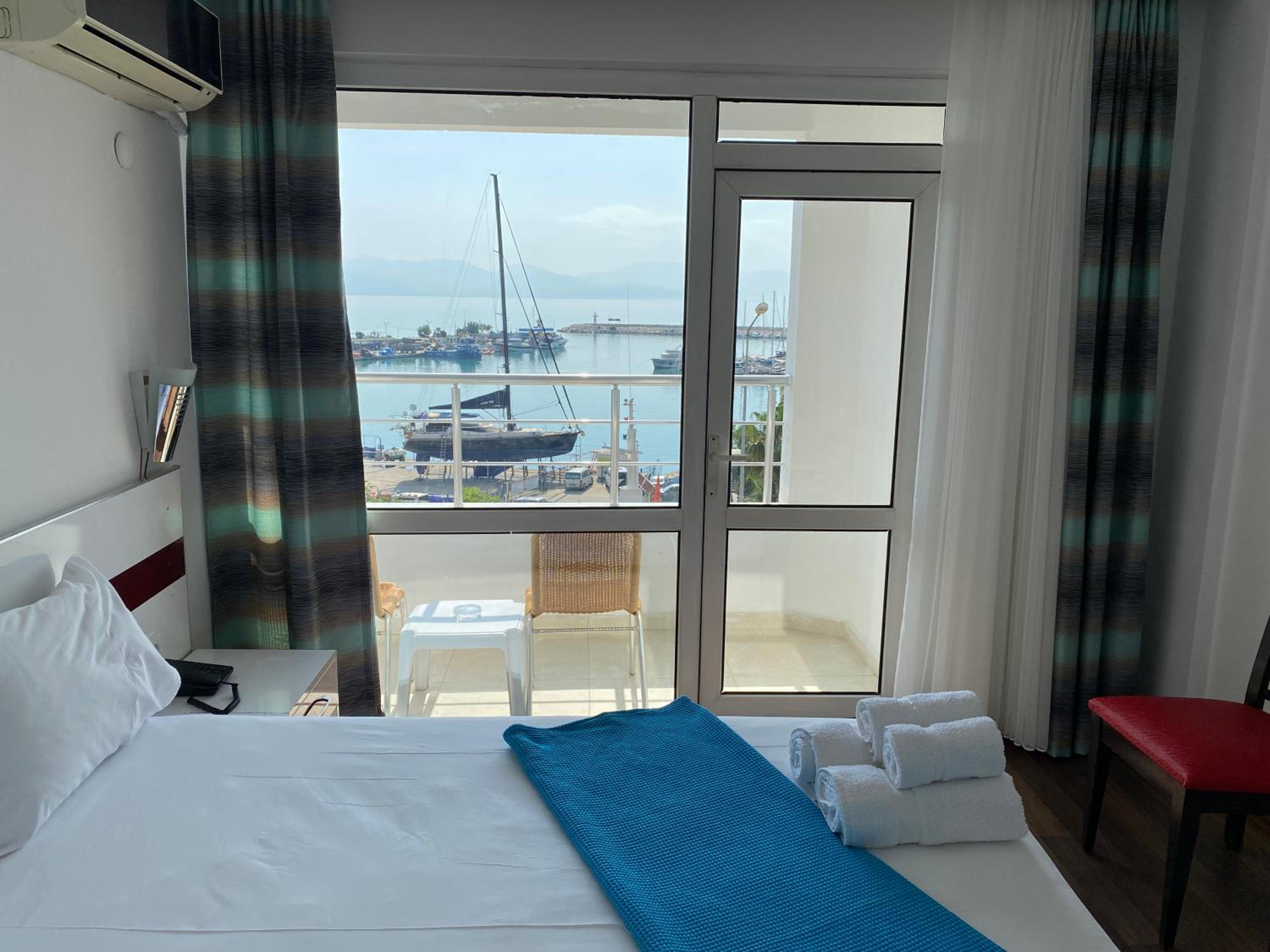 Double Room with Sea View - Photo 2