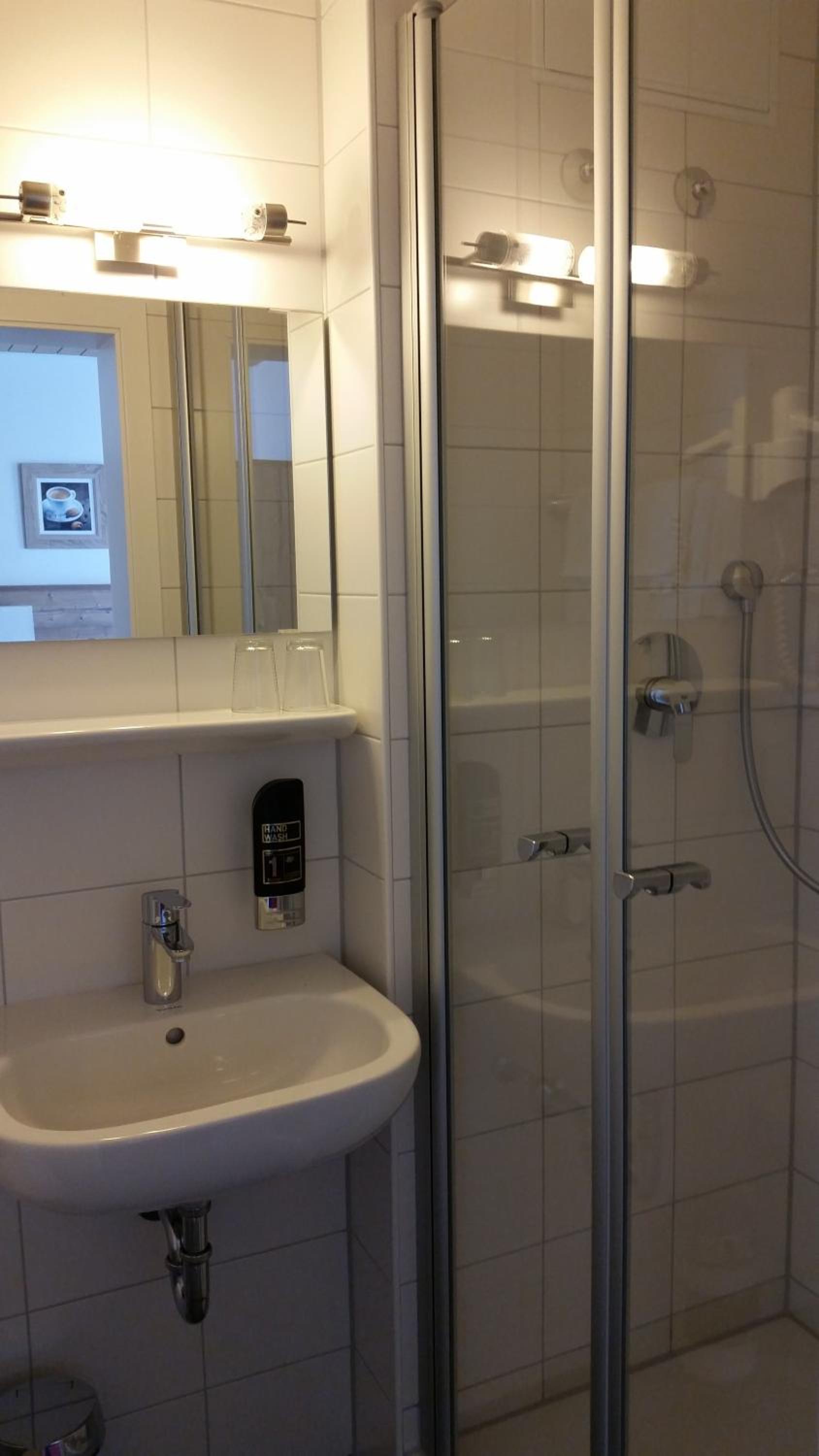 Double Room - Photo 9