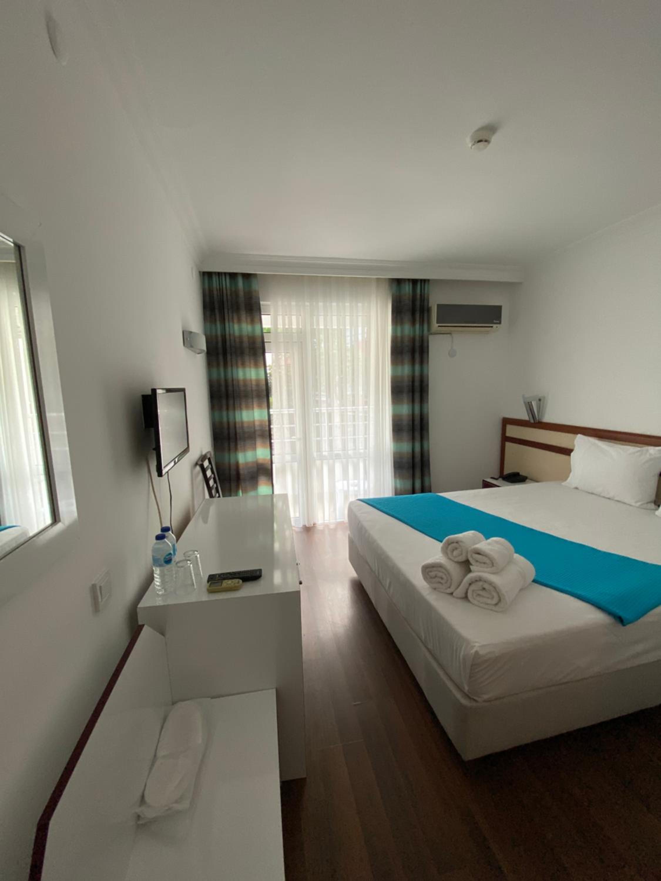 Double Room with Mountain View - Photo 9
