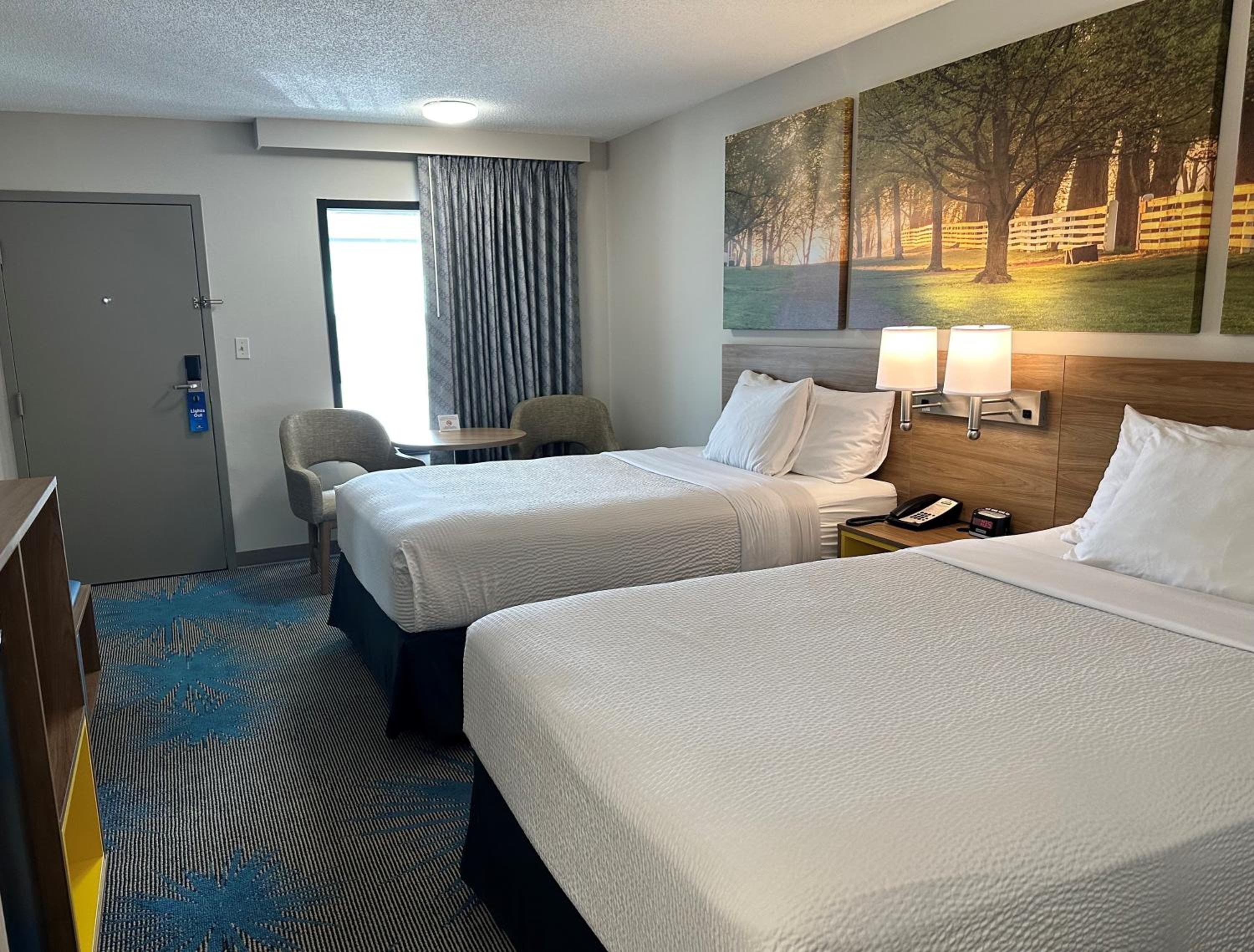 Double Room with Two Double Beds - Non-Smoking - Photo 3
