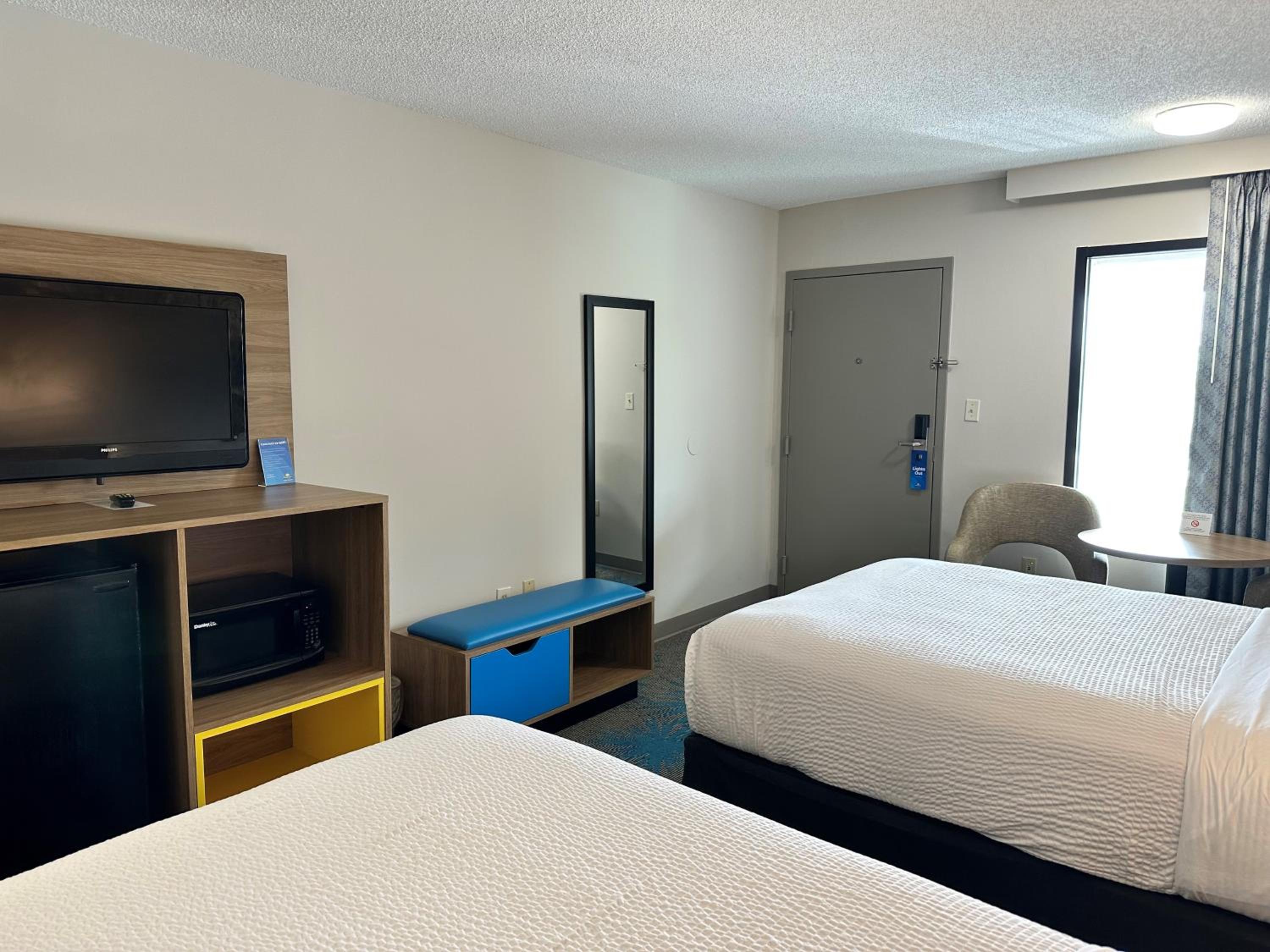 Double Room with Two Double Beds - Non-Smoking - Photo 4