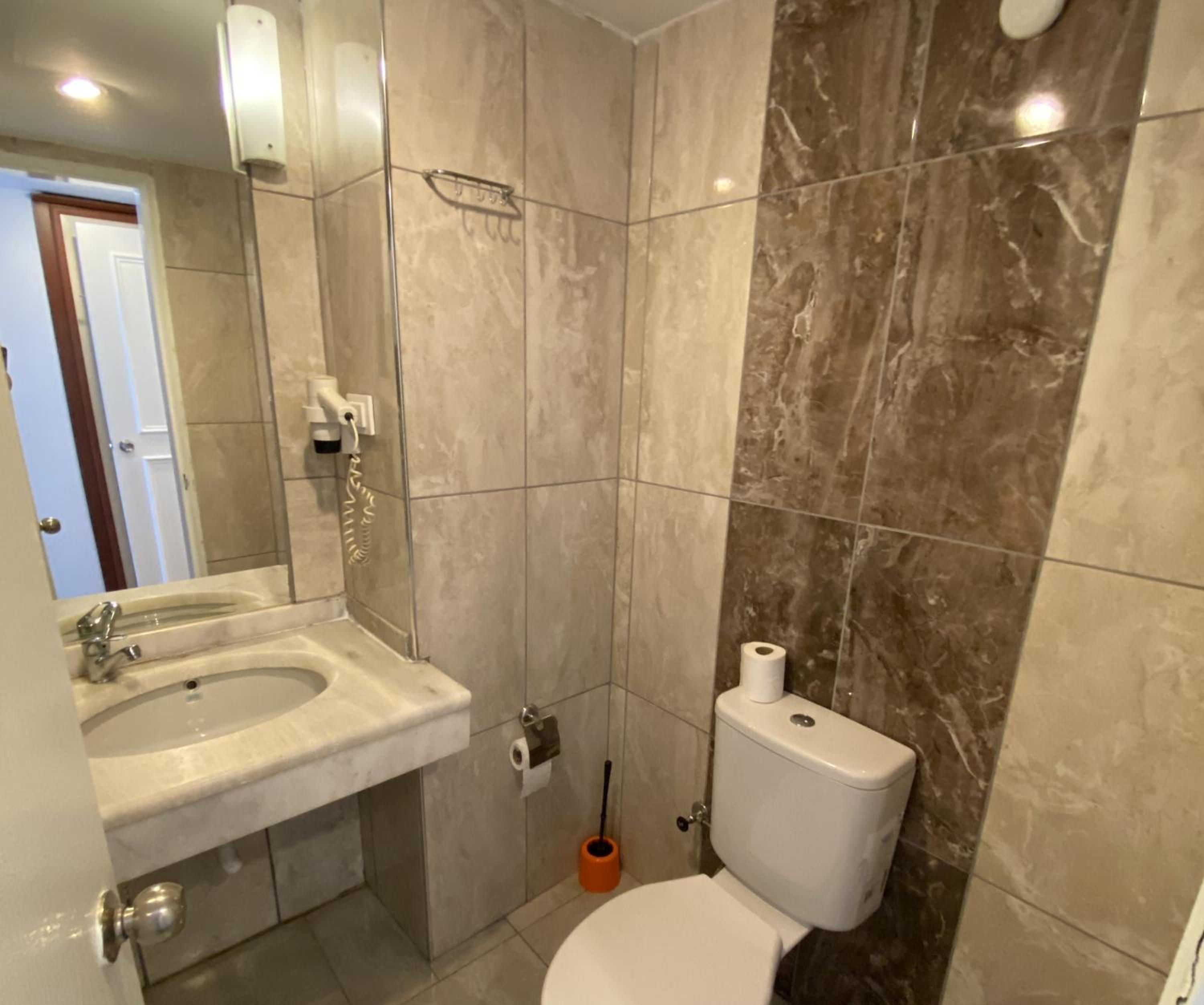 Double Room with Mountain View - Photo 6