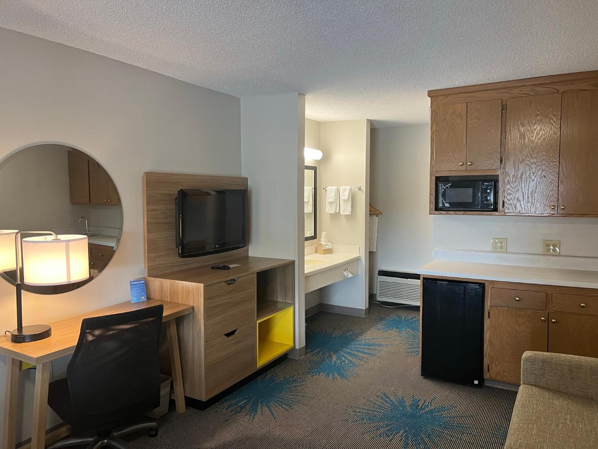 Studio Suite with Two Double Beds - Non-Smoking - Photo 2