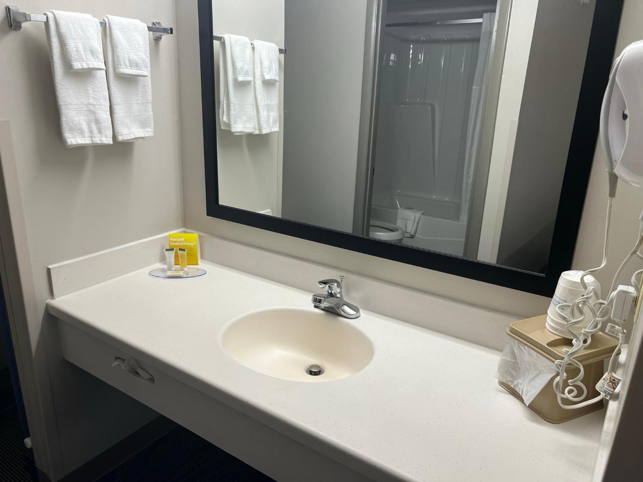 Double Room with Two Double Beds - Non-Smoking - Photo 7