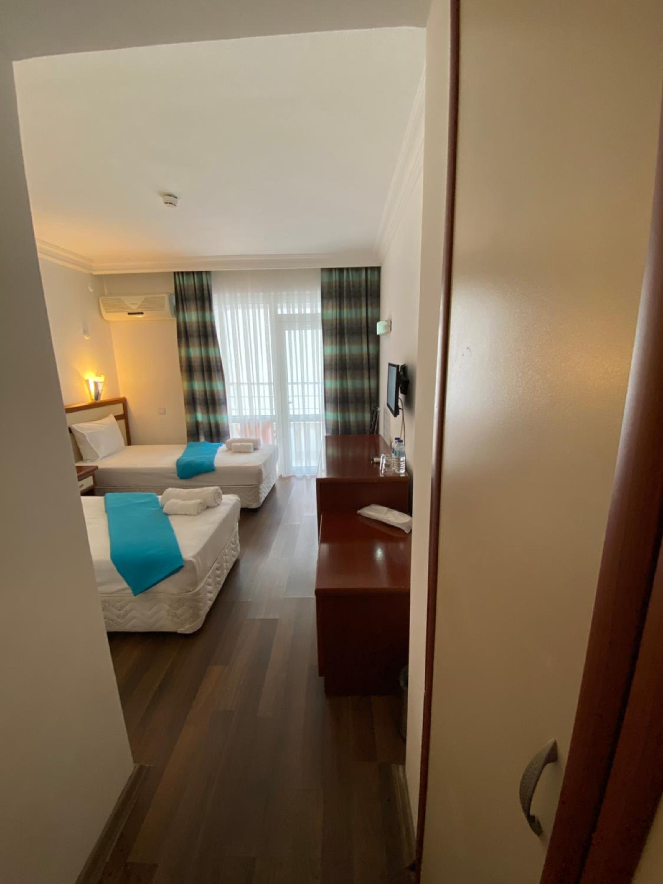 Double Room with Mountain View - Photo 3