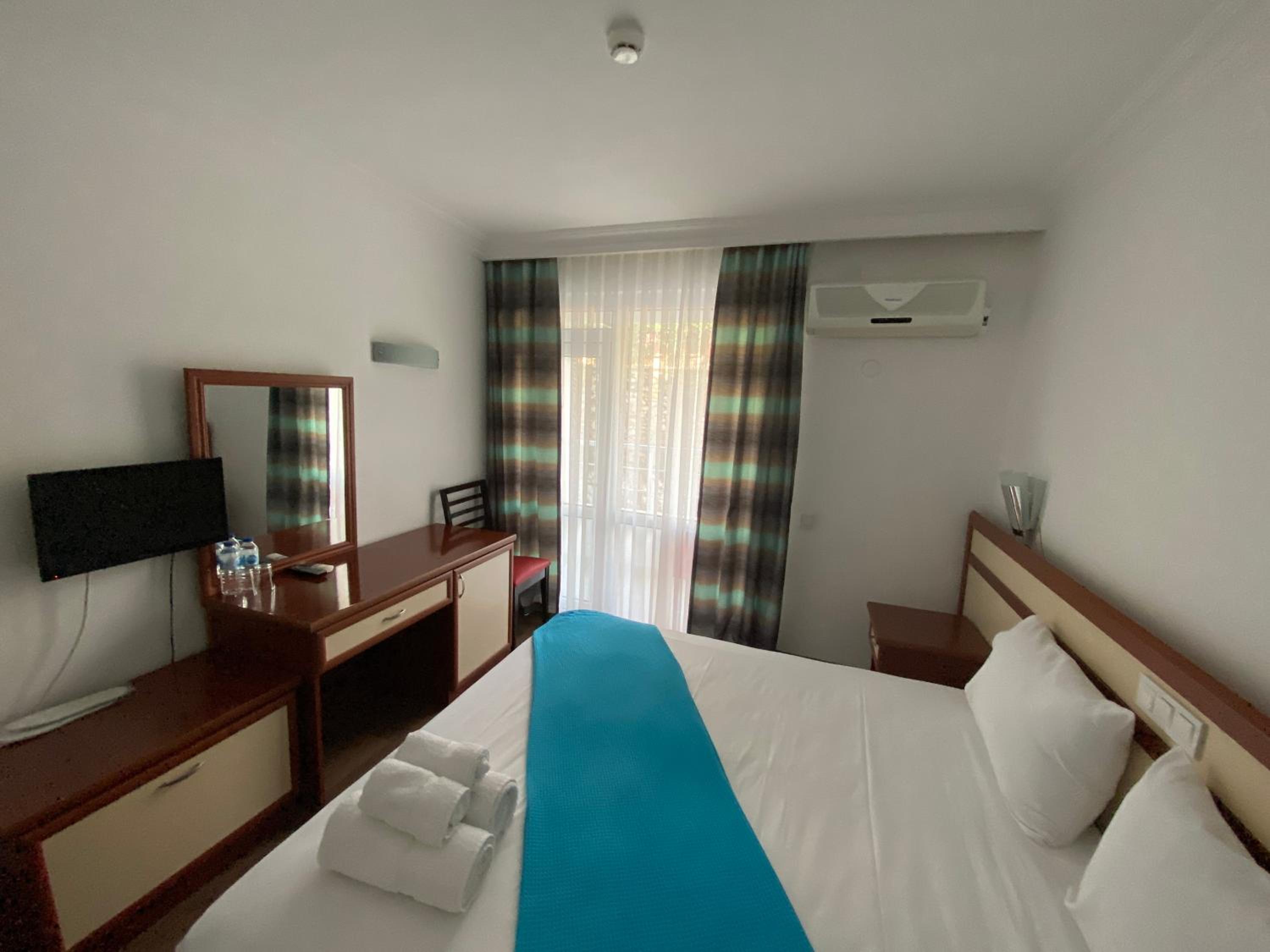 Double Room with Mountain View - Photo 2