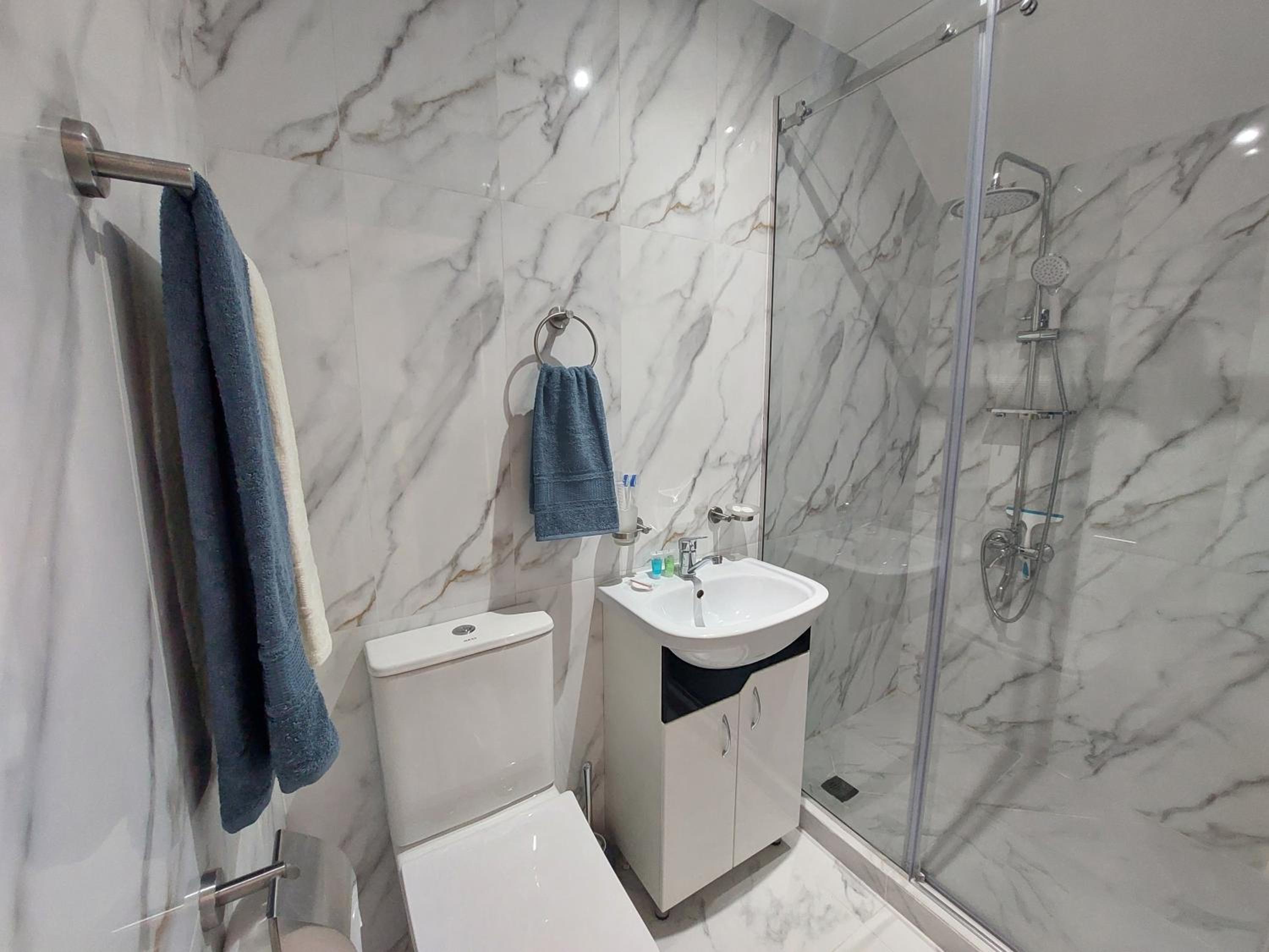 Queen Room photo 2