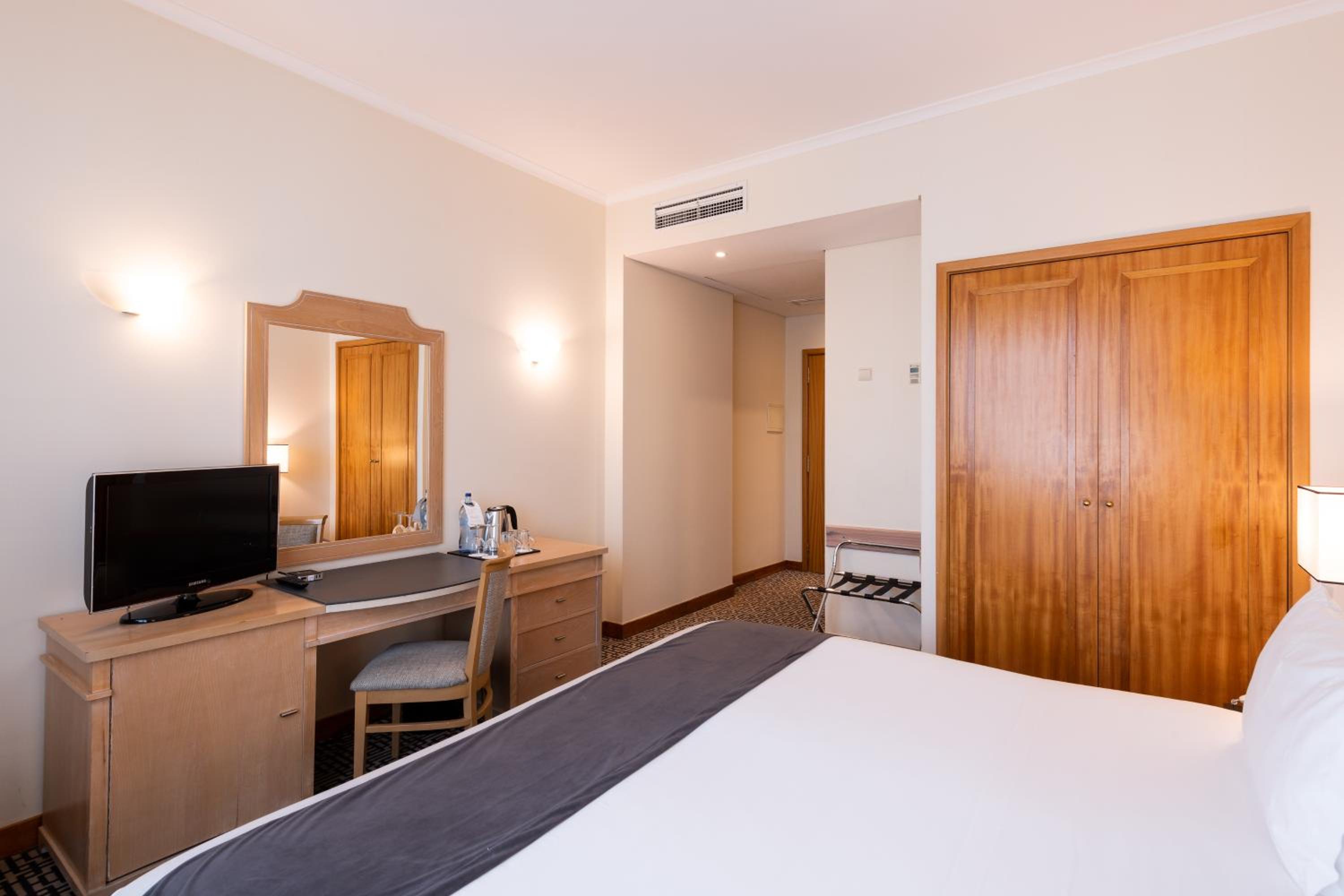 Double or Twin Room - Photo 2