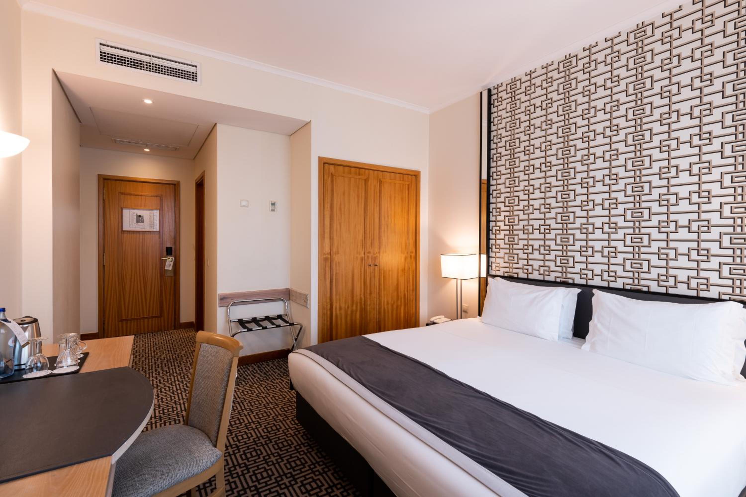 Double or Twin Room - Photo 3