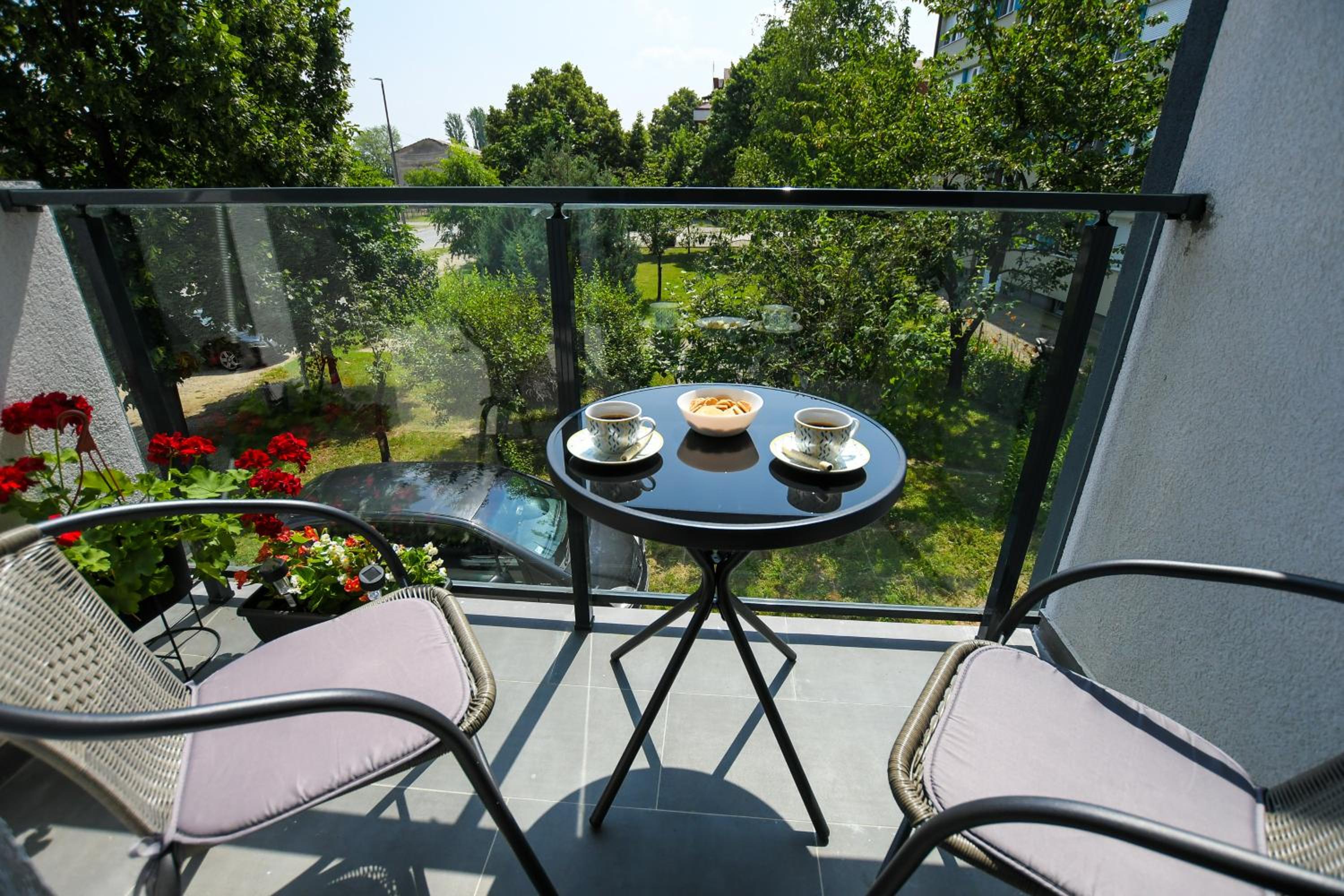 One-Bedroom Apartment photo 2