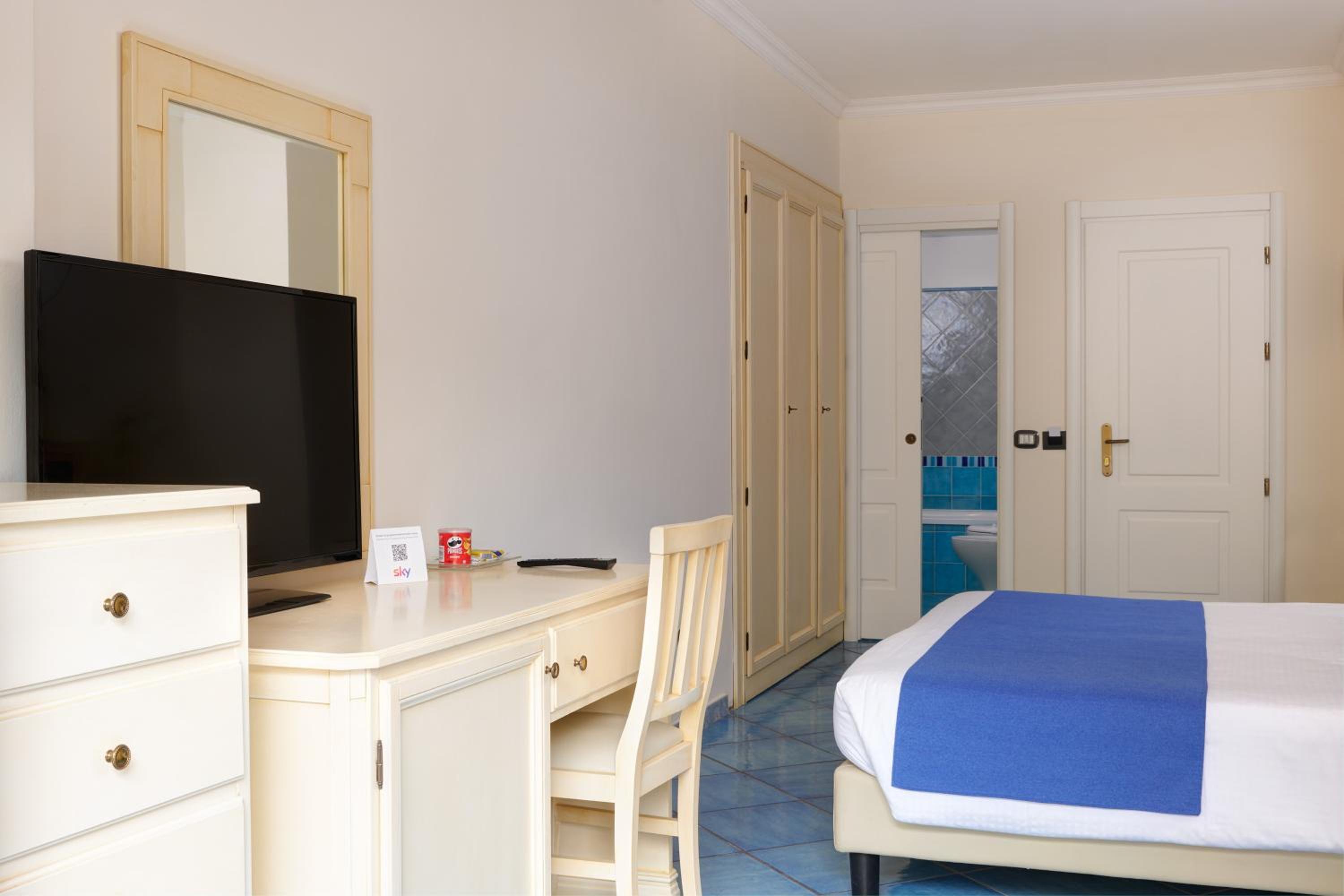 Classic Triple Room photo 2
