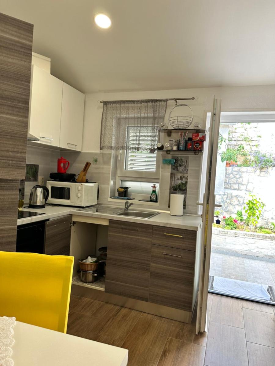 Two-Bedroom Apartment - Photo 2