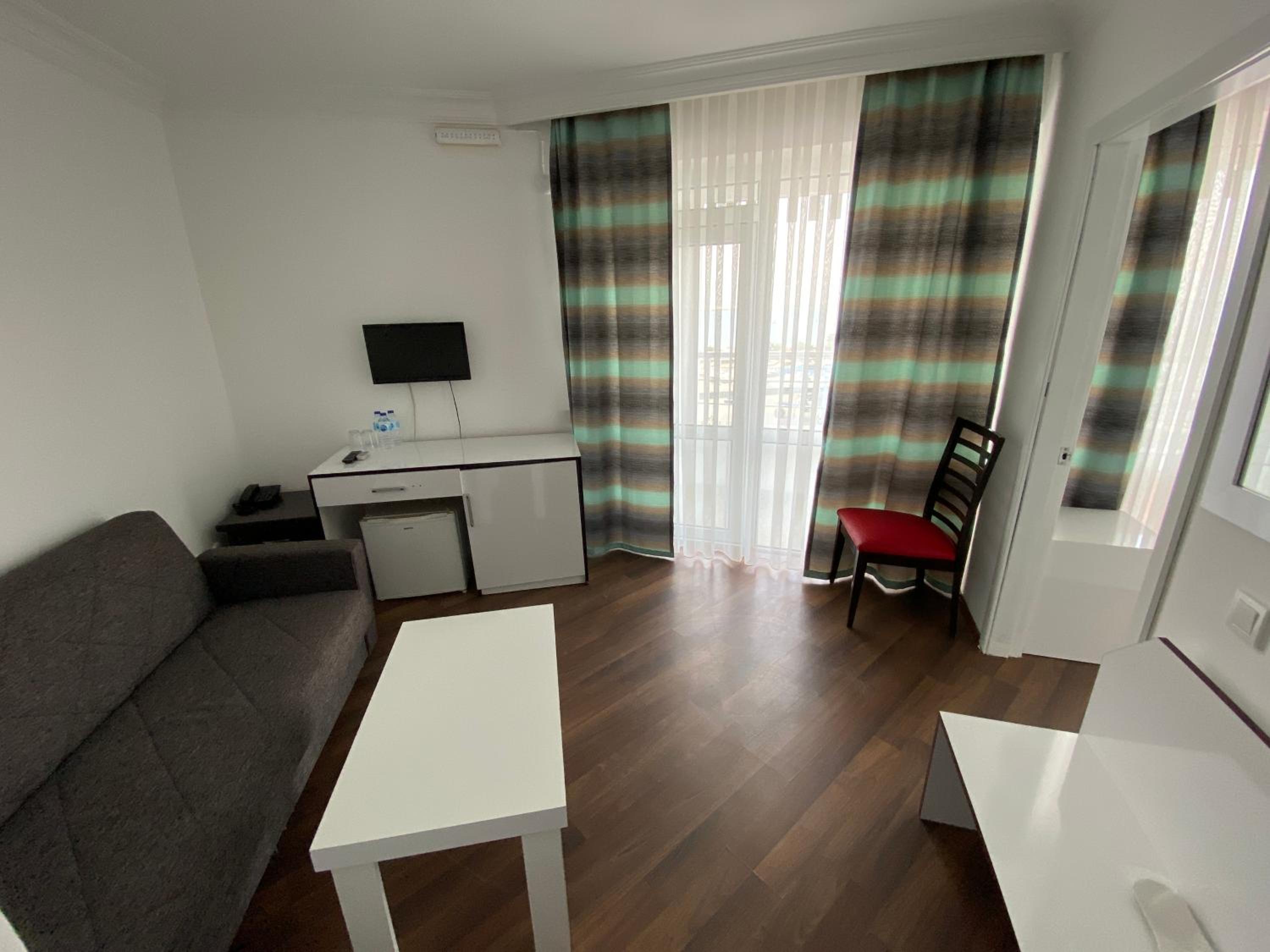 Suite with Sea View - Photo 3