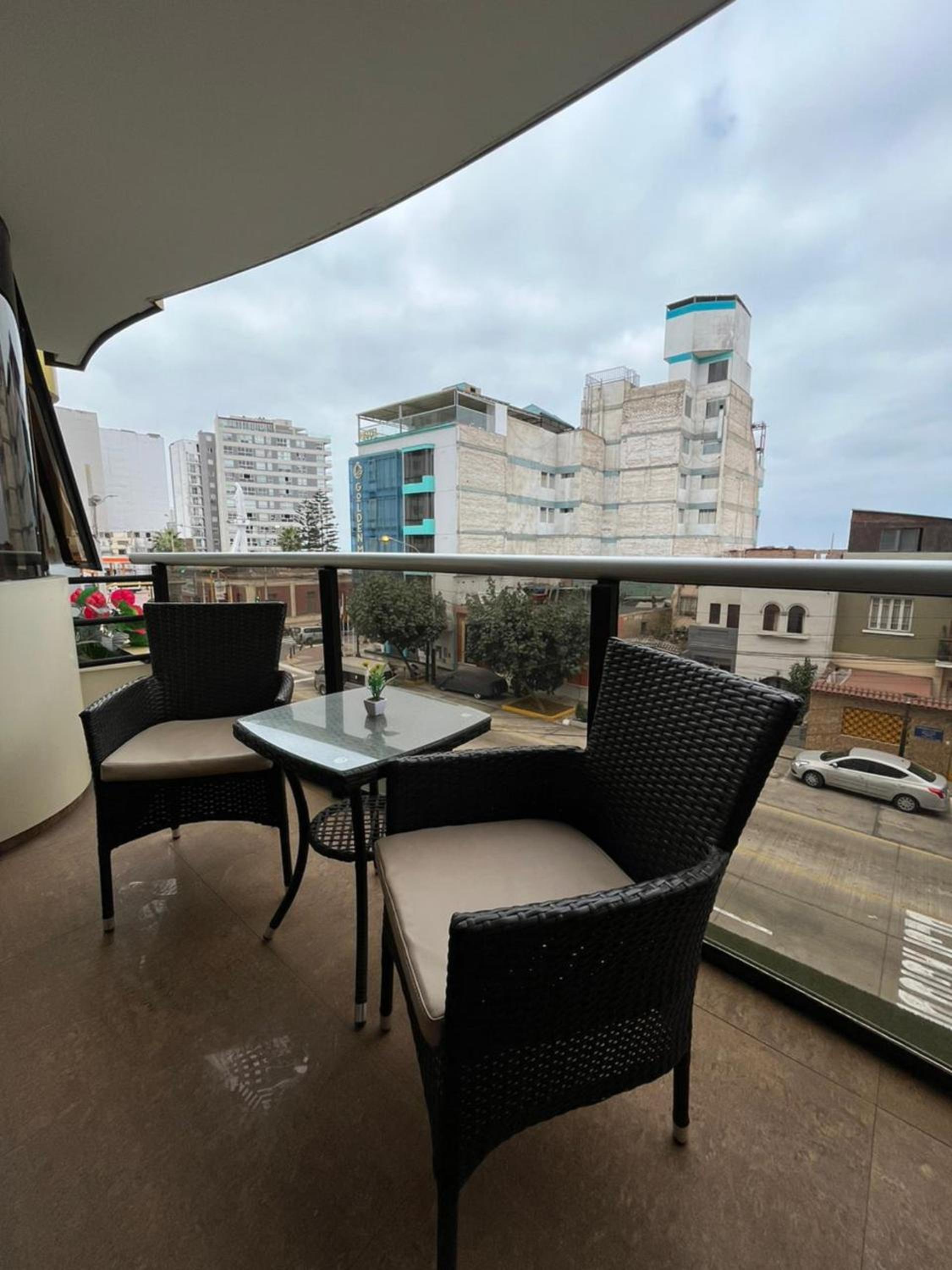 King Room with Balcony and Street View photo 2