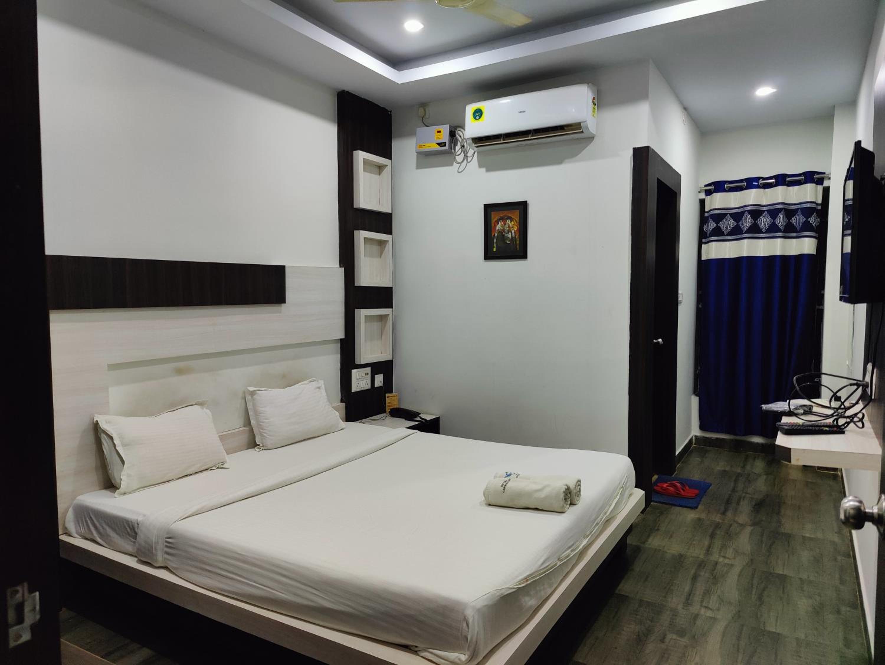 Deluxe Room - Photo 5