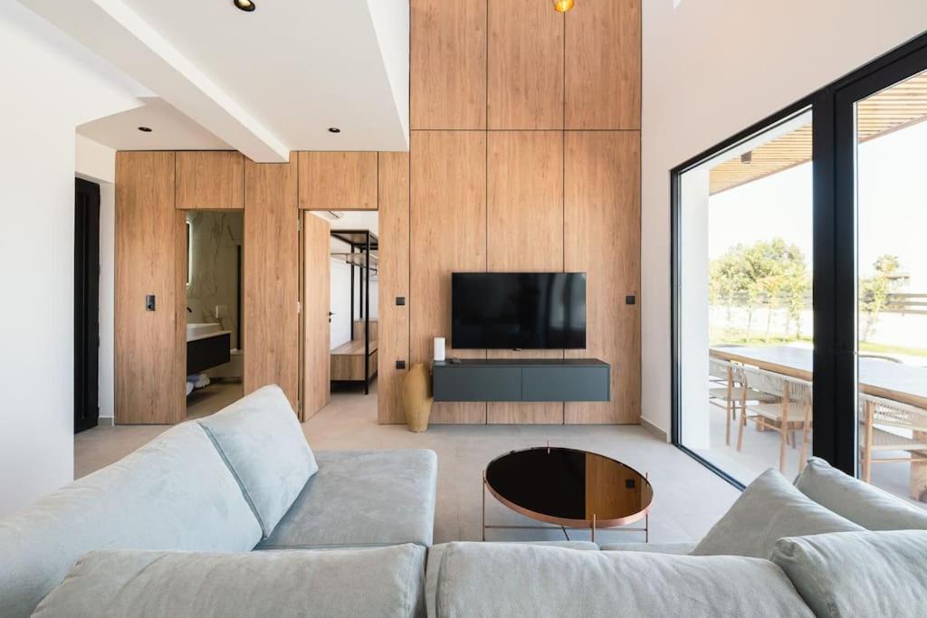 Three-Bedroom Villa photo 1