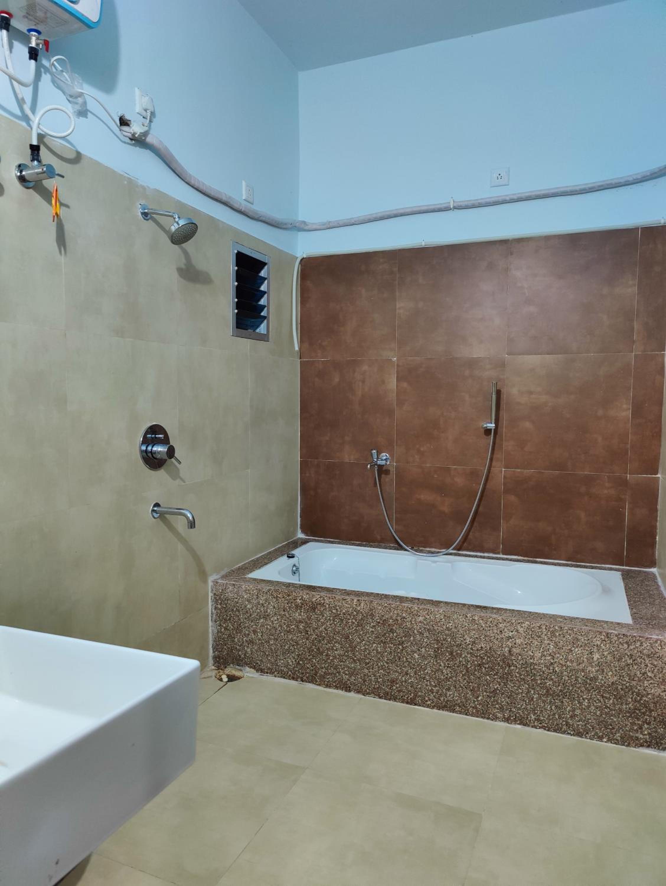 Executive Suite - Photo 3