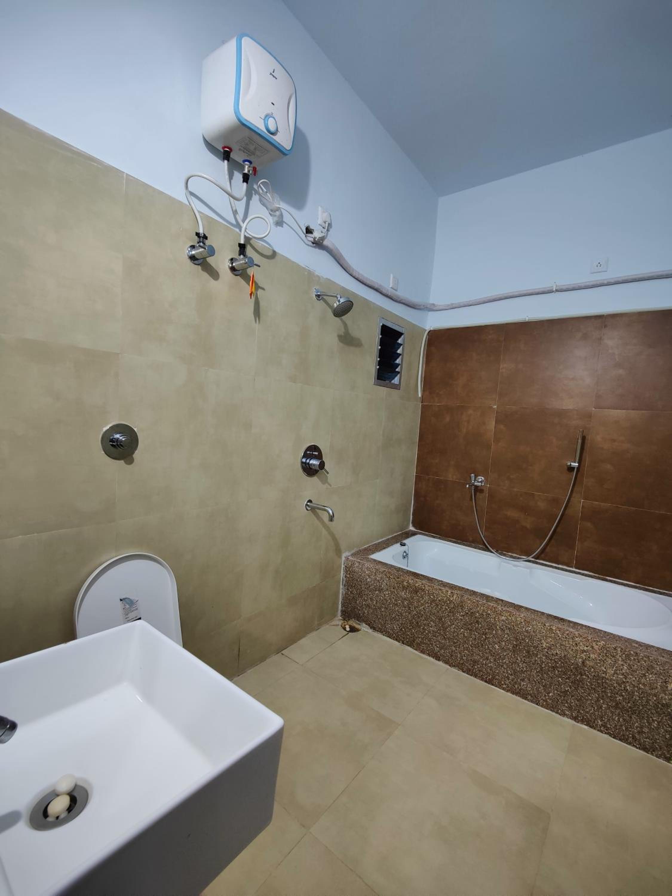 Executive Suite - Photo 4