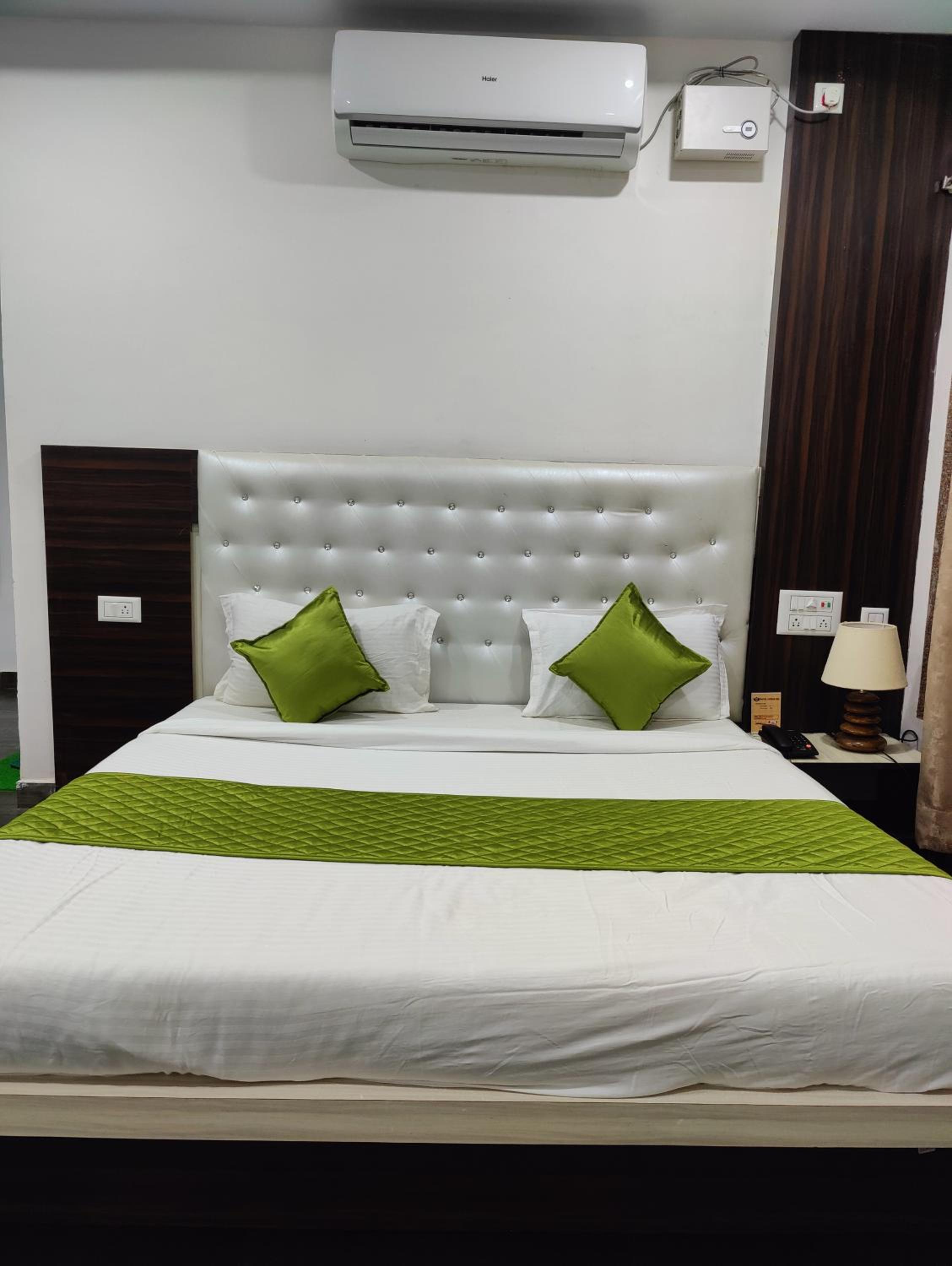Executive Suite - Photo 6