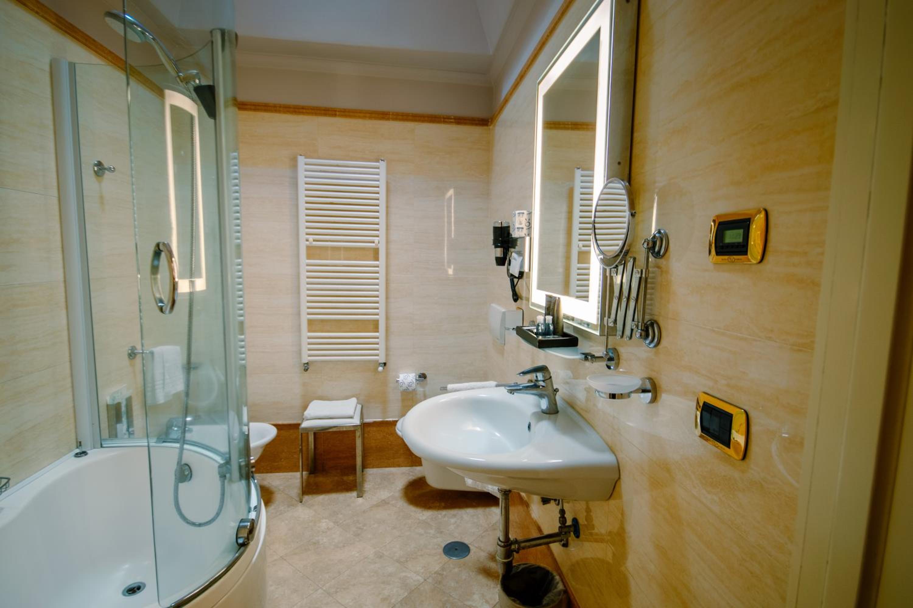 Double Room - Photo 3