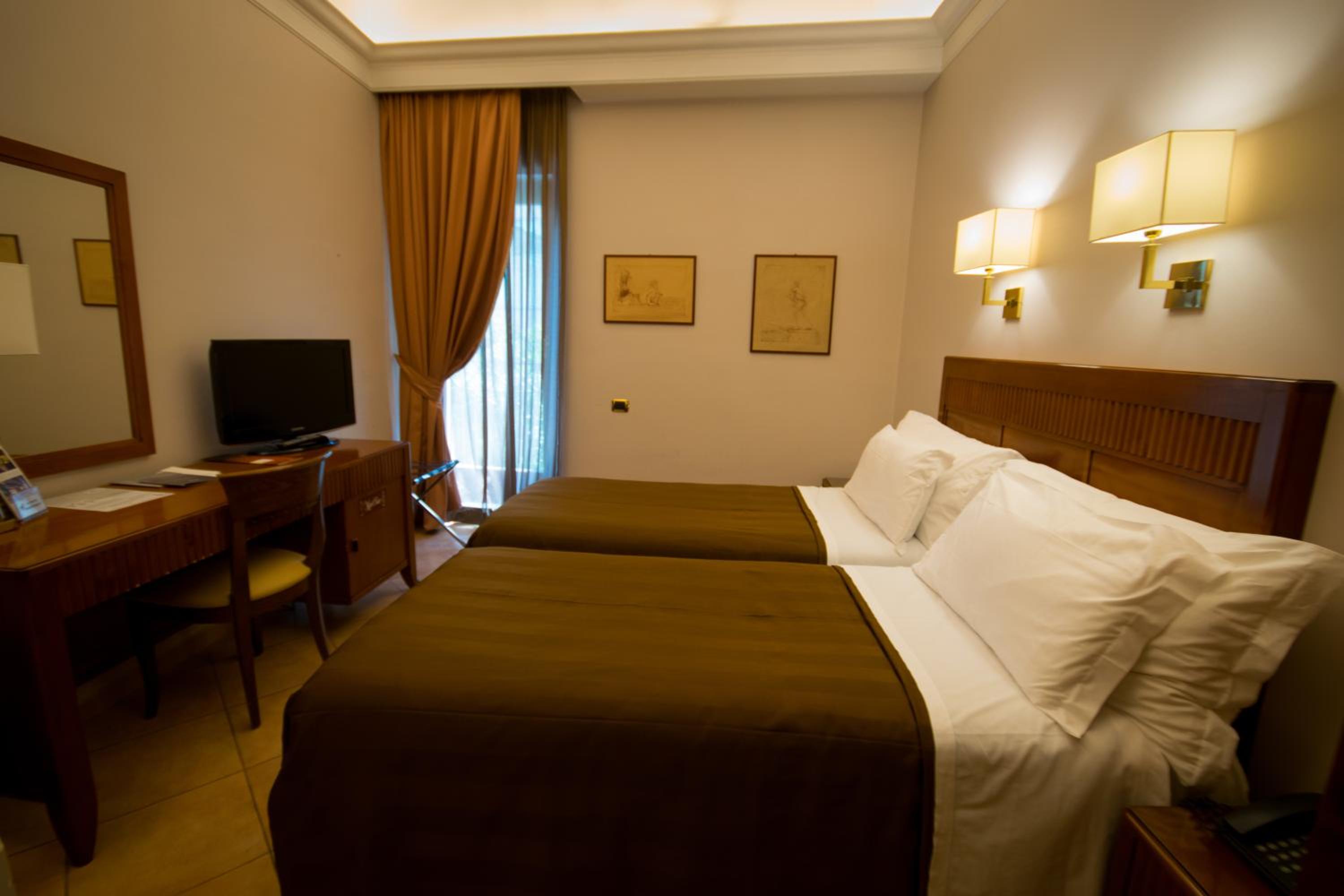 Double Room - Photo 6