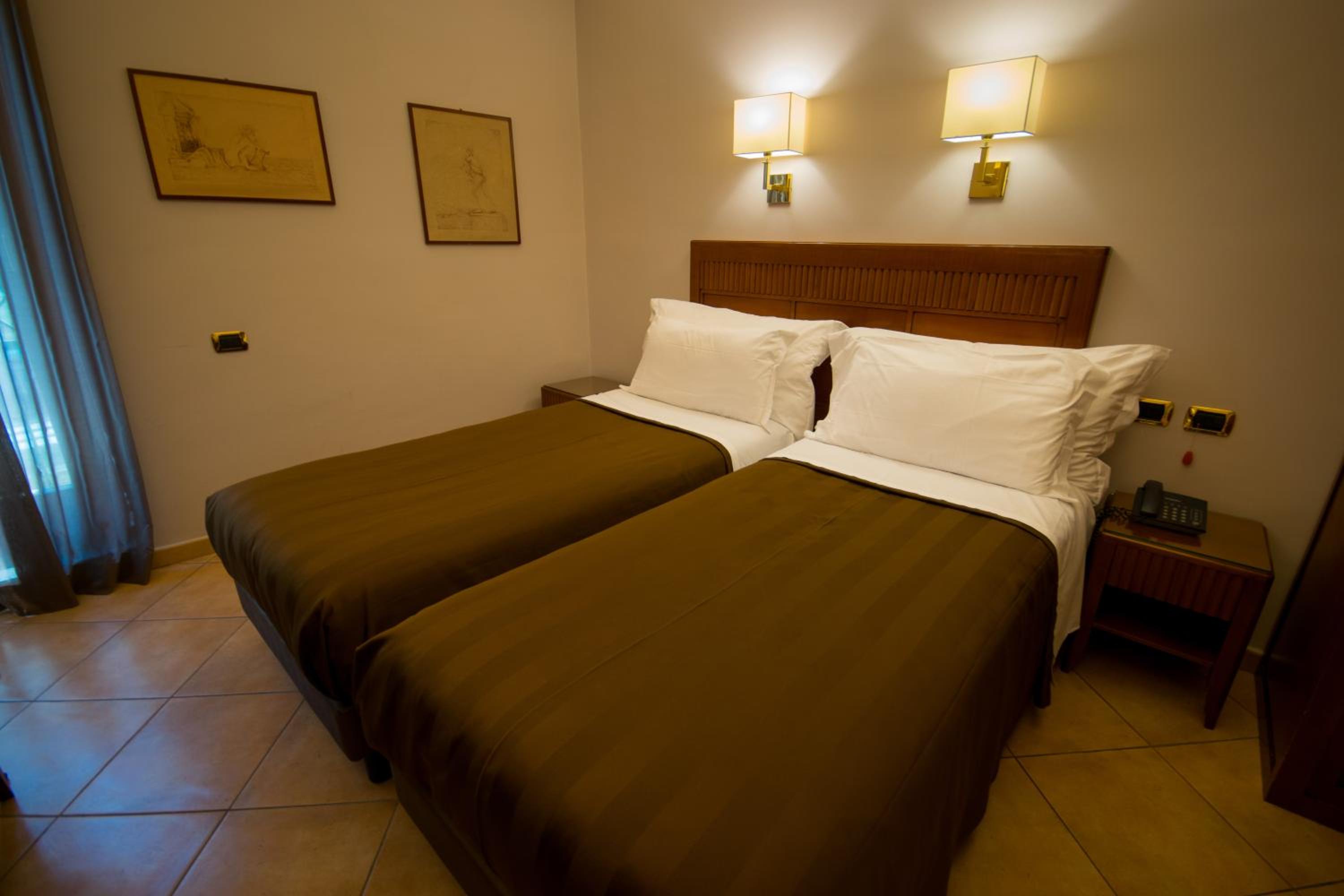 Double Room - Photo 5