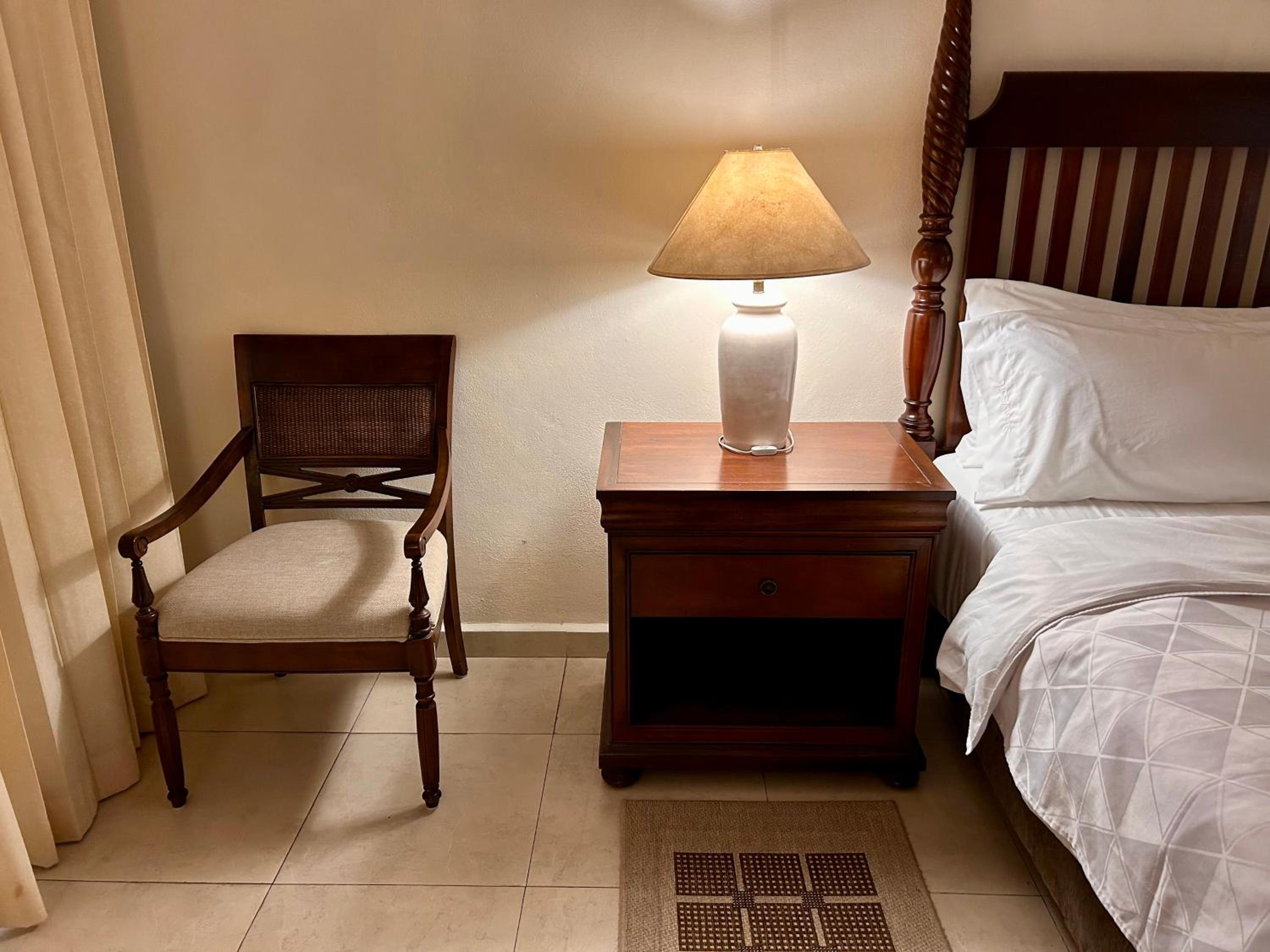 Premium Double Room with Two Double Beds thumbnail 6