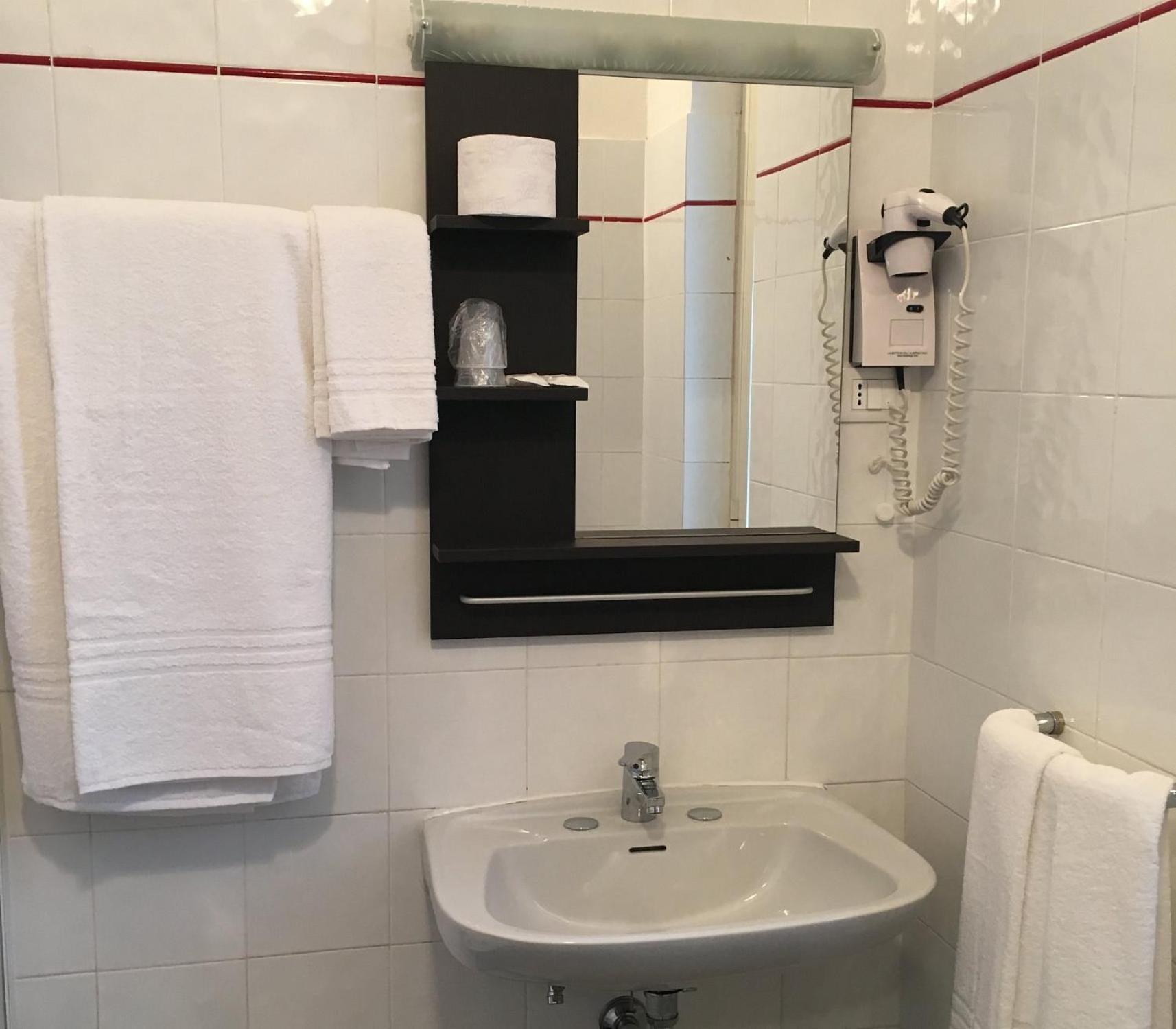 Double Room - Photo 3
