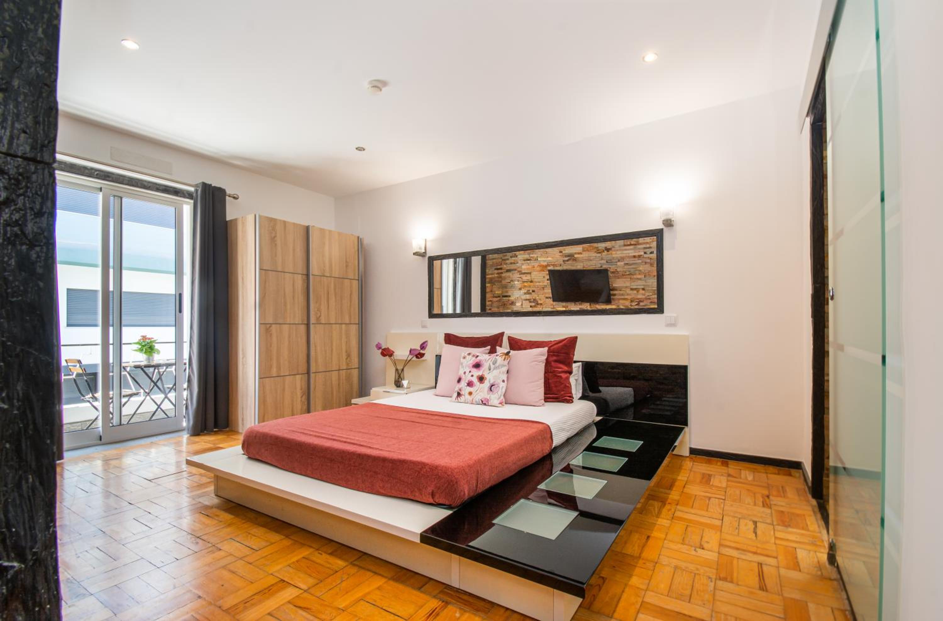 Deluxe Suite - Photo 3